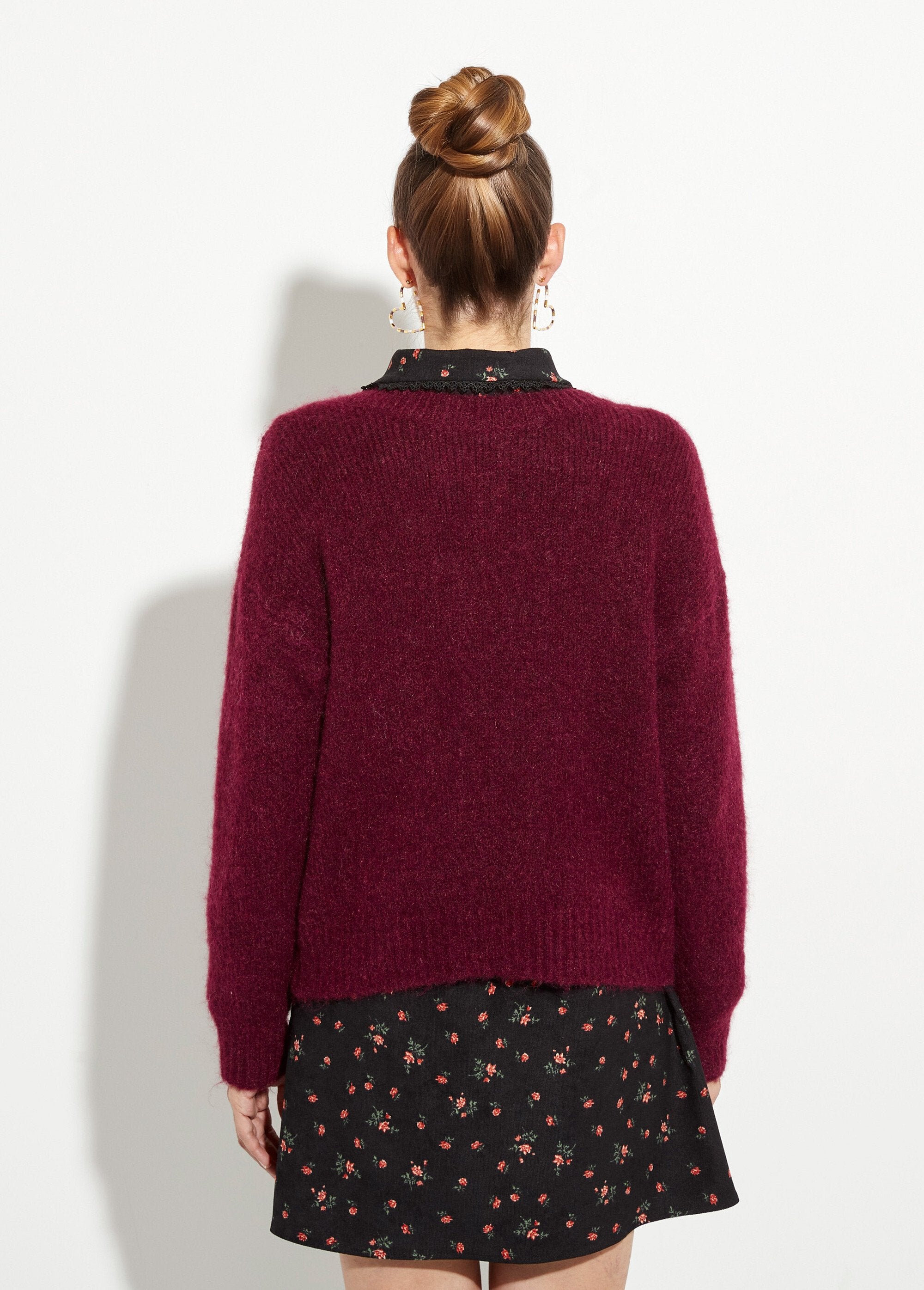 Warm_wool_vest_with_jewel_buttons_Bordeaux_DO1_slim