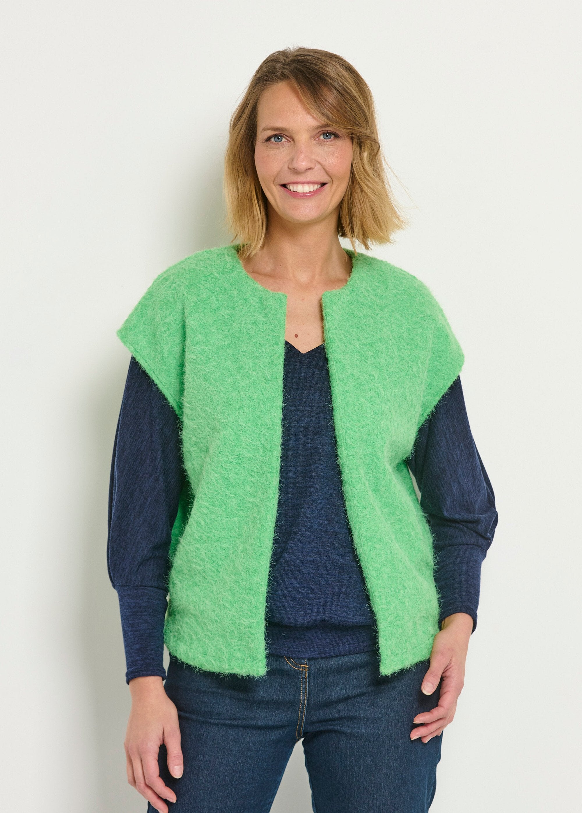 Sleeveless_wool-look_jacket_Green_FA1_slim