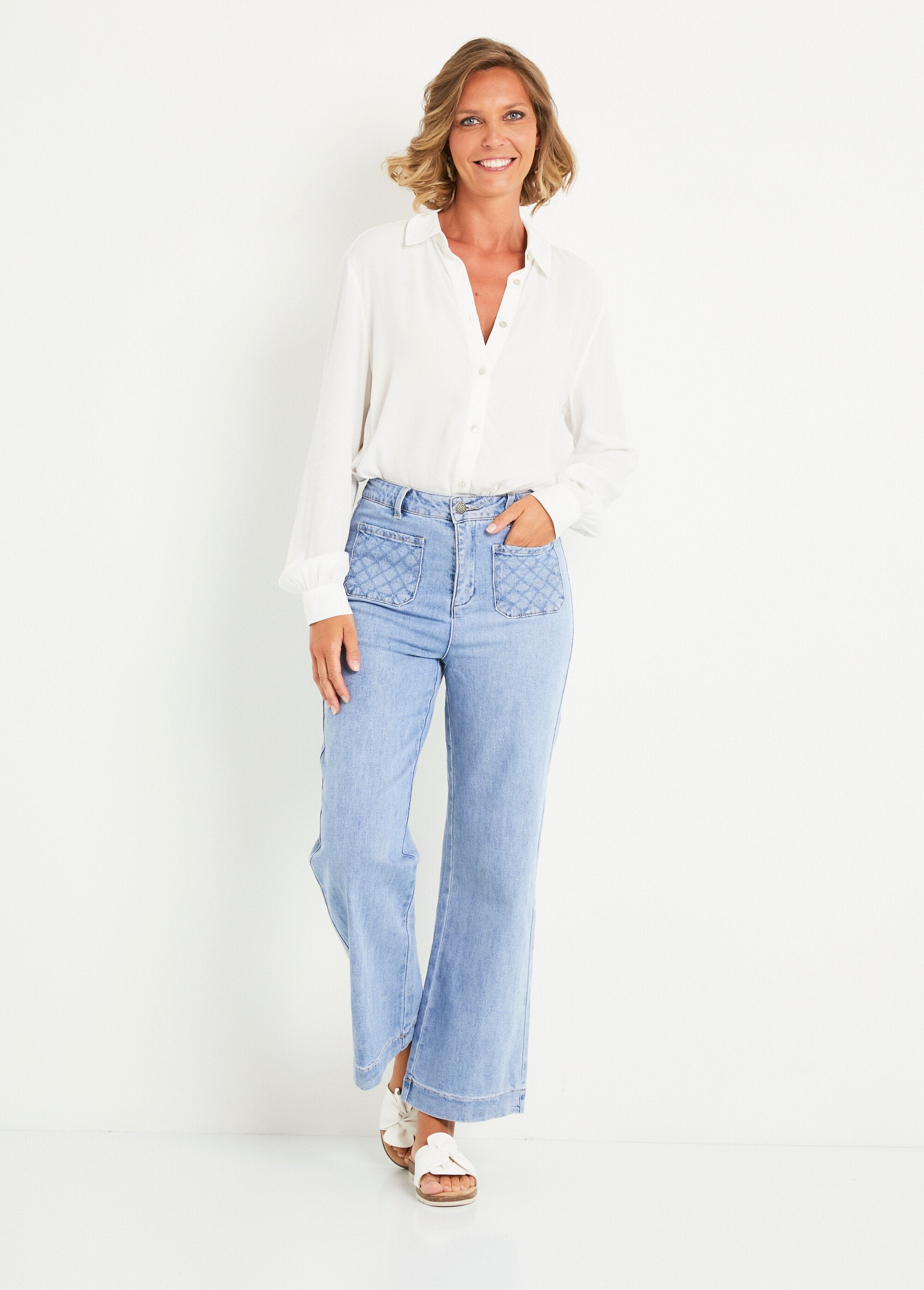 Jean_flare_extensible_poches_plaquées_Bleu_bleach_SF1_slim