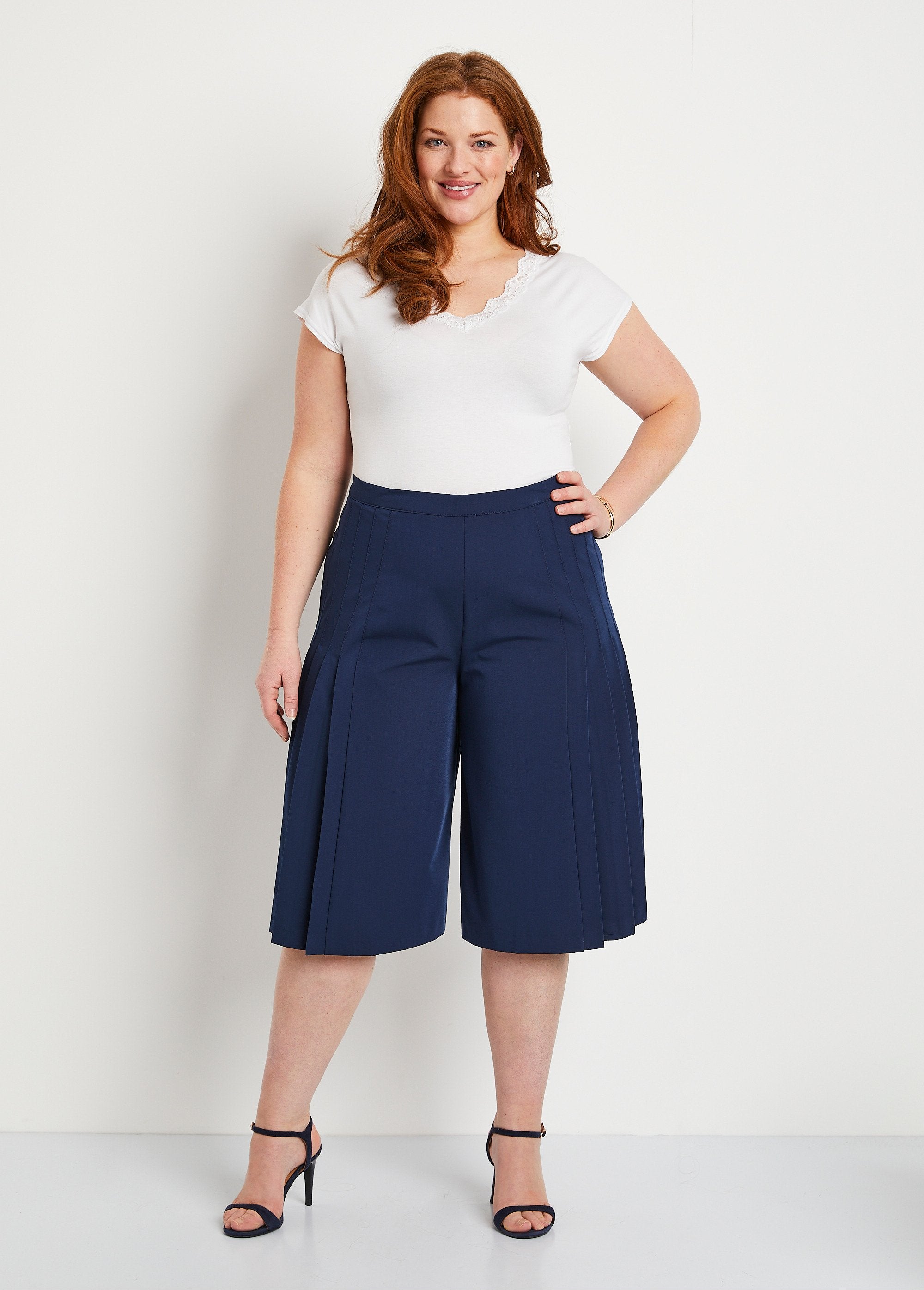 Long_loose_culottes_Marine_SF1_curvy