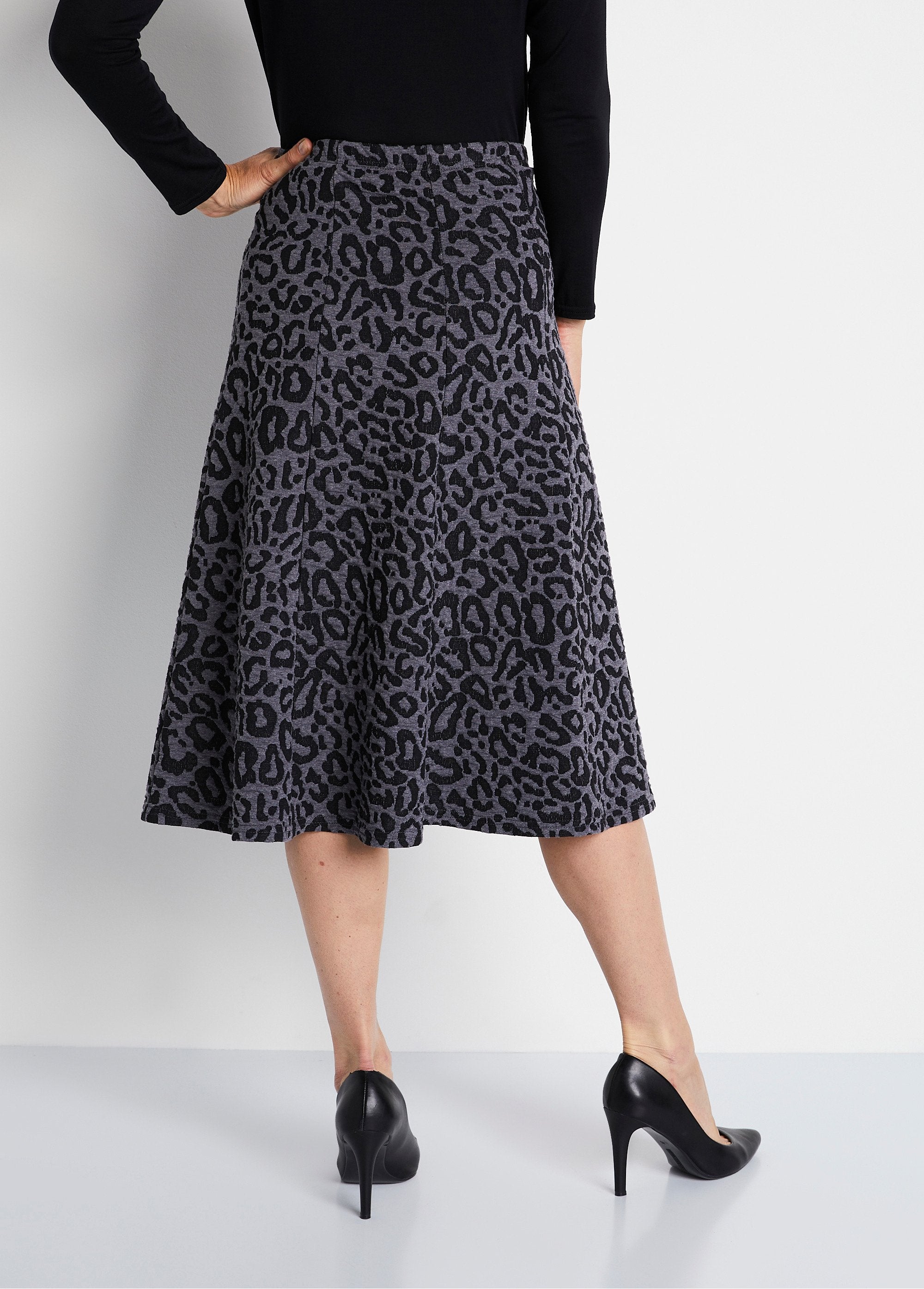 Long_flared_jacquard_knit_skirt_Leopard_gray_DO1_slim