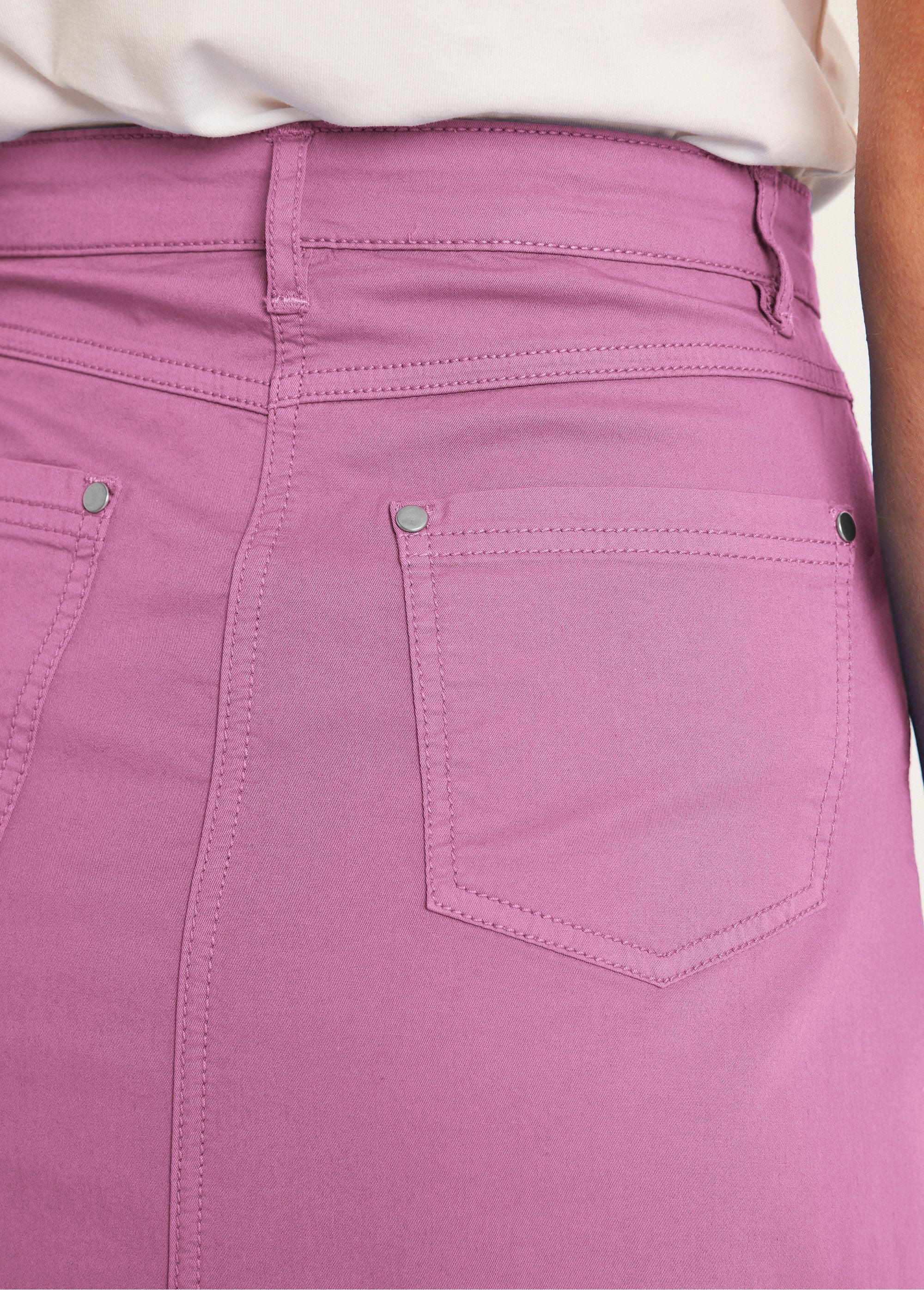 Mid-length_trapeze_skirt_with_5_pockets_Lilac_DE2_curvy