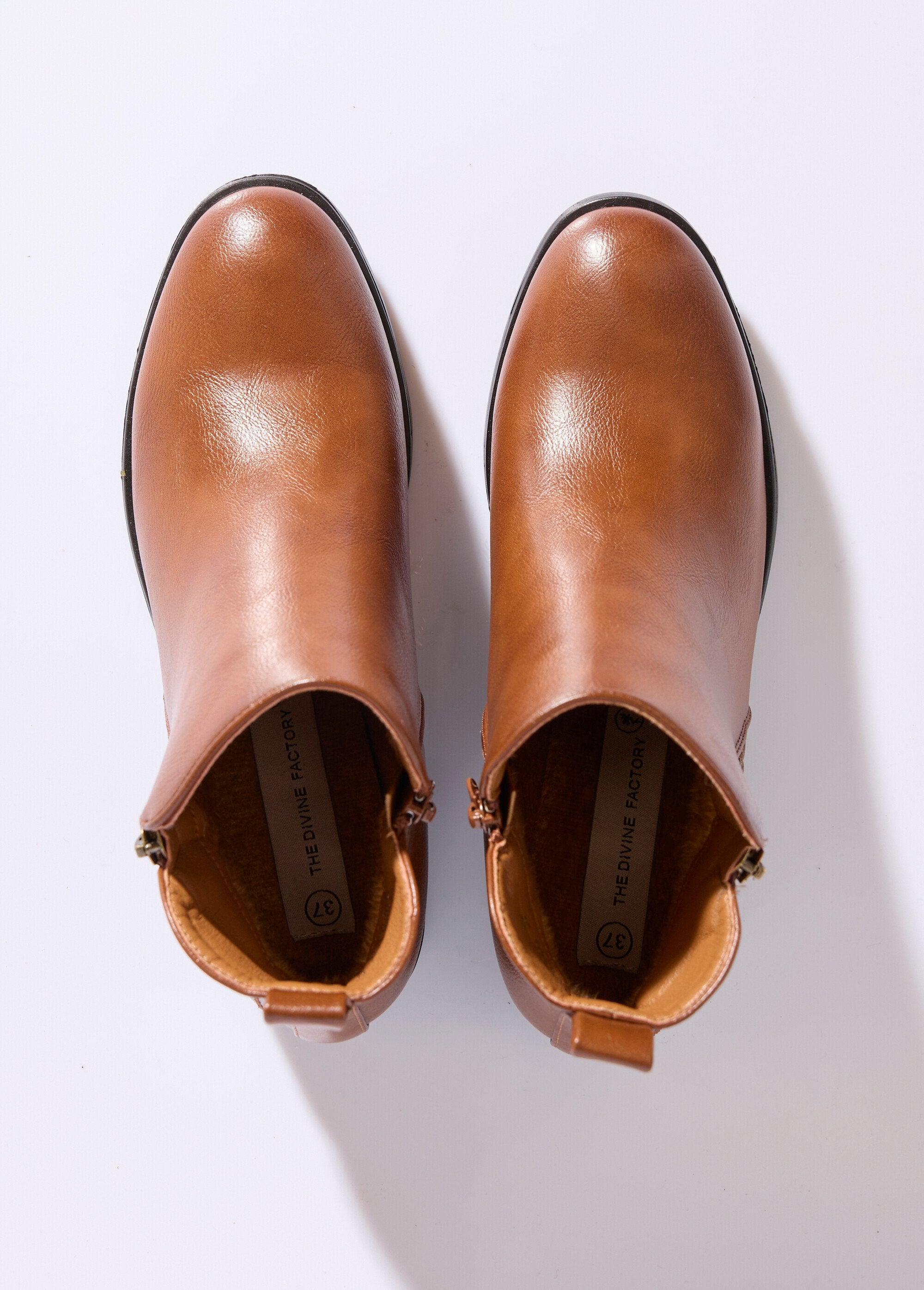 Low_boots_à_talon_large_et_zip_déco_Camel_OV1_slim