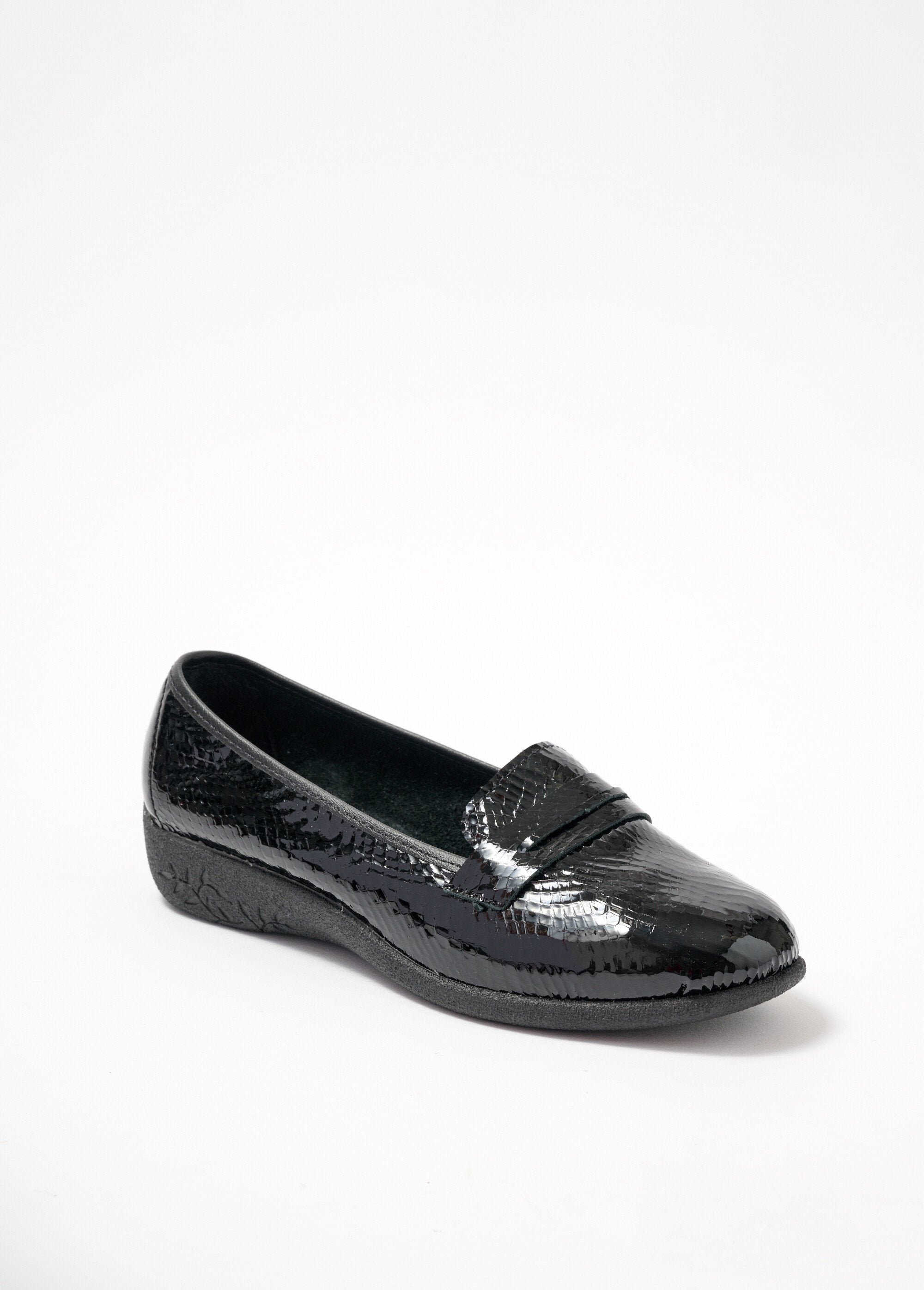 Crocodile-effect_leather_patent_loafers,_width_comfort_Black_FA1_slim