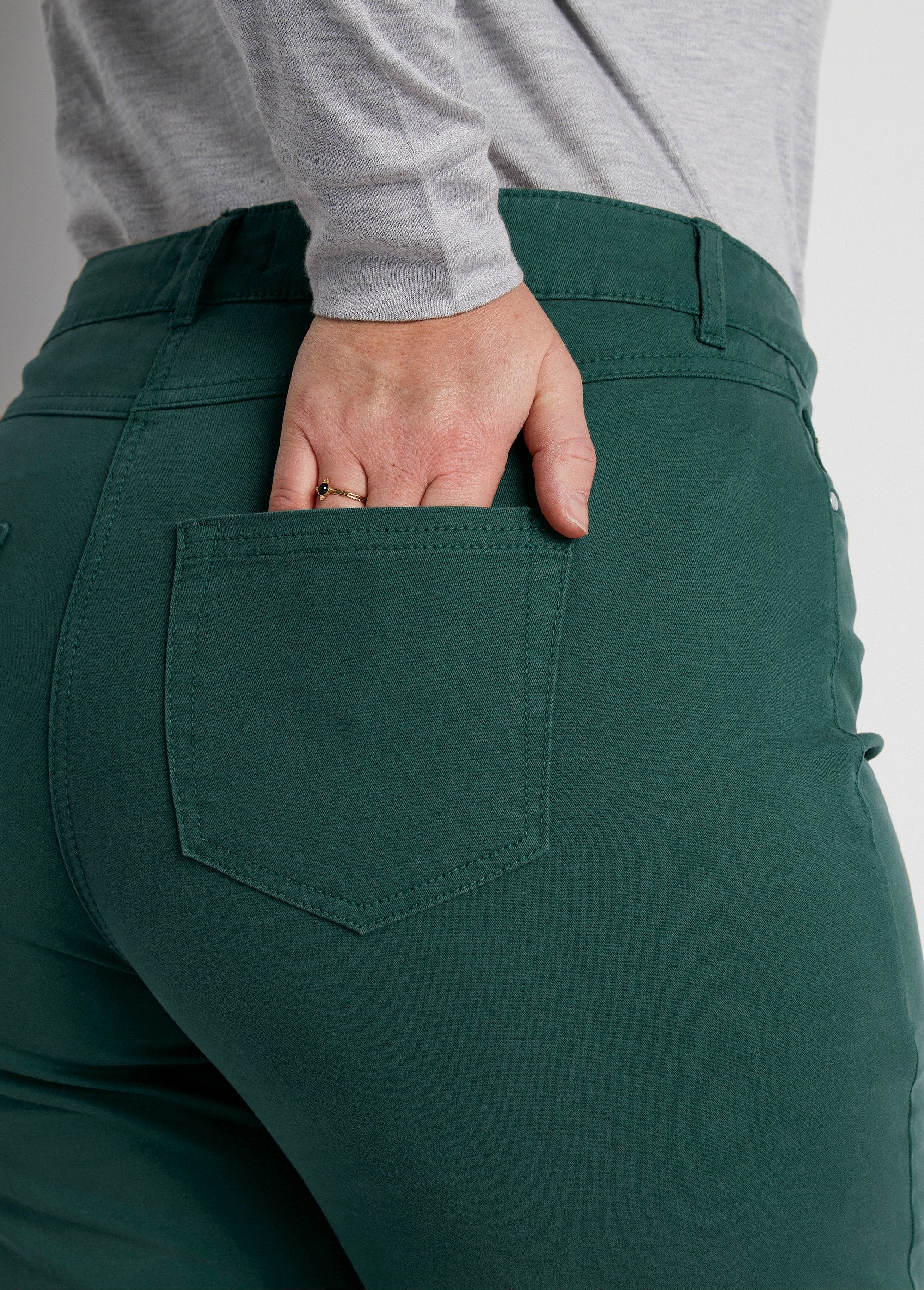 Stretch_cotton_5-pocket_straight_pants_Green_DE1_curvy