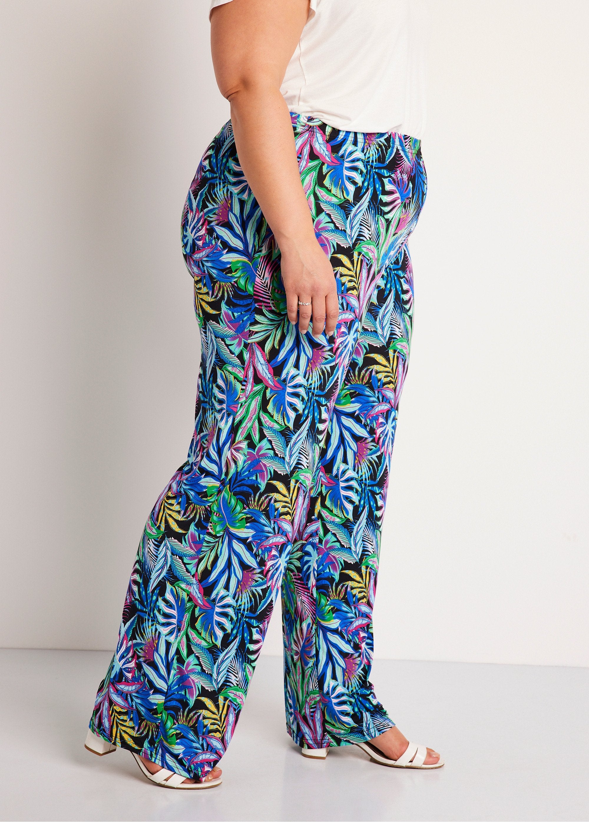 Flowy_elasticated_waist_mesh_pants_Blue_print_DR1_curvy