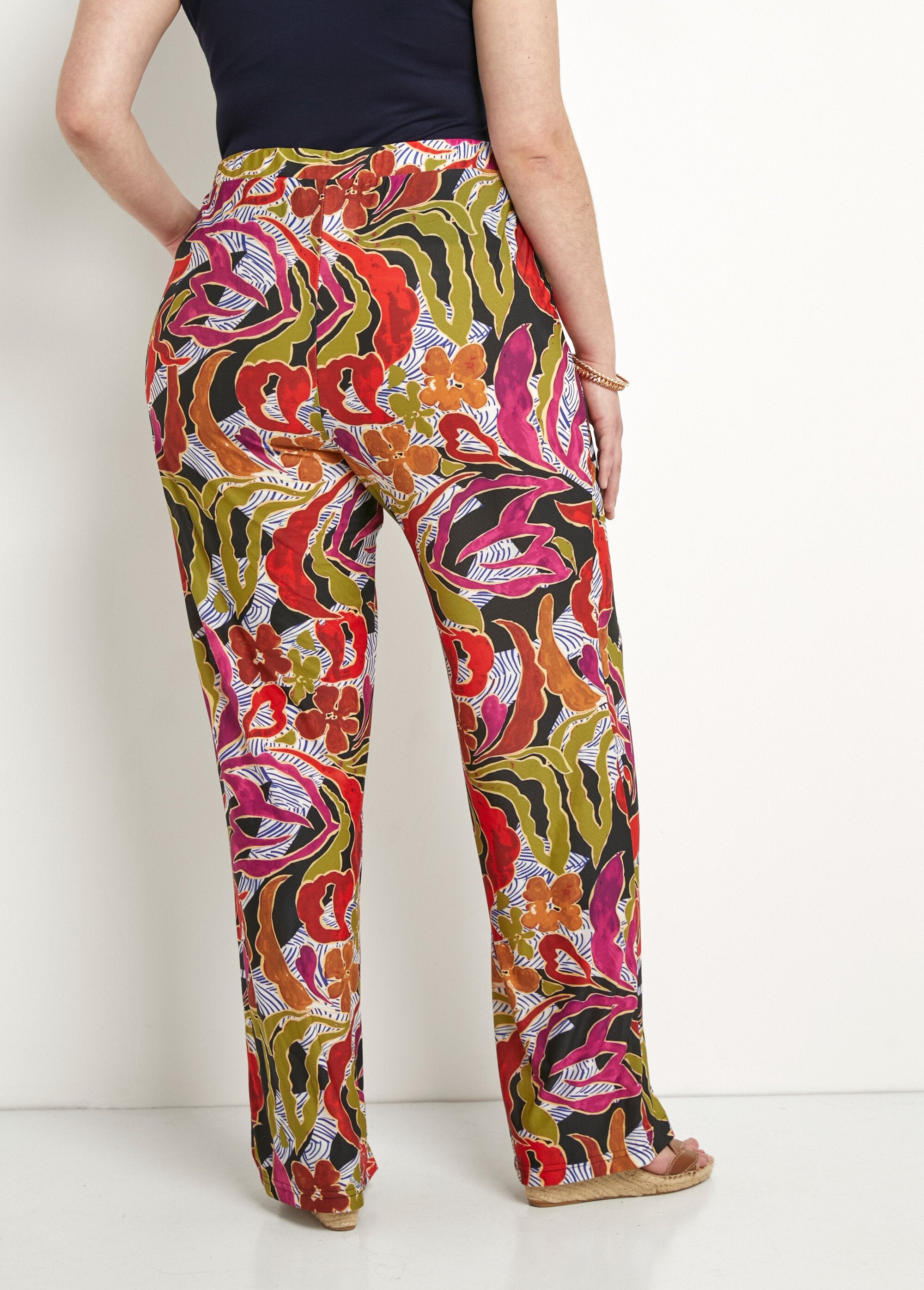 Wide_printed_elasticated_waist_pants_Black_and_parma_DO1_curvy