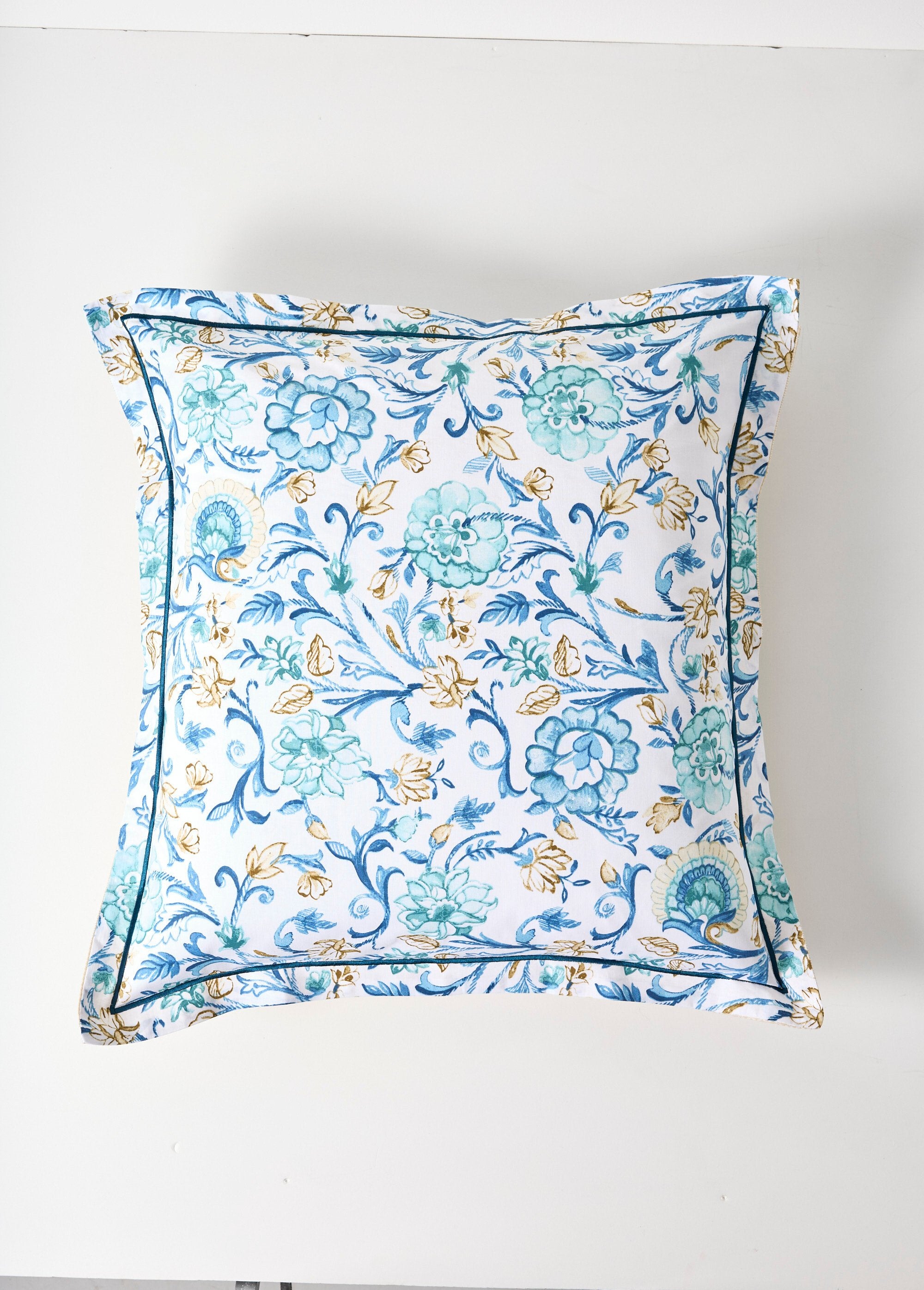 Parure_de_lit_3_pièces_avec_housse_de_couette,_camélias_Bleu_DE4_slim