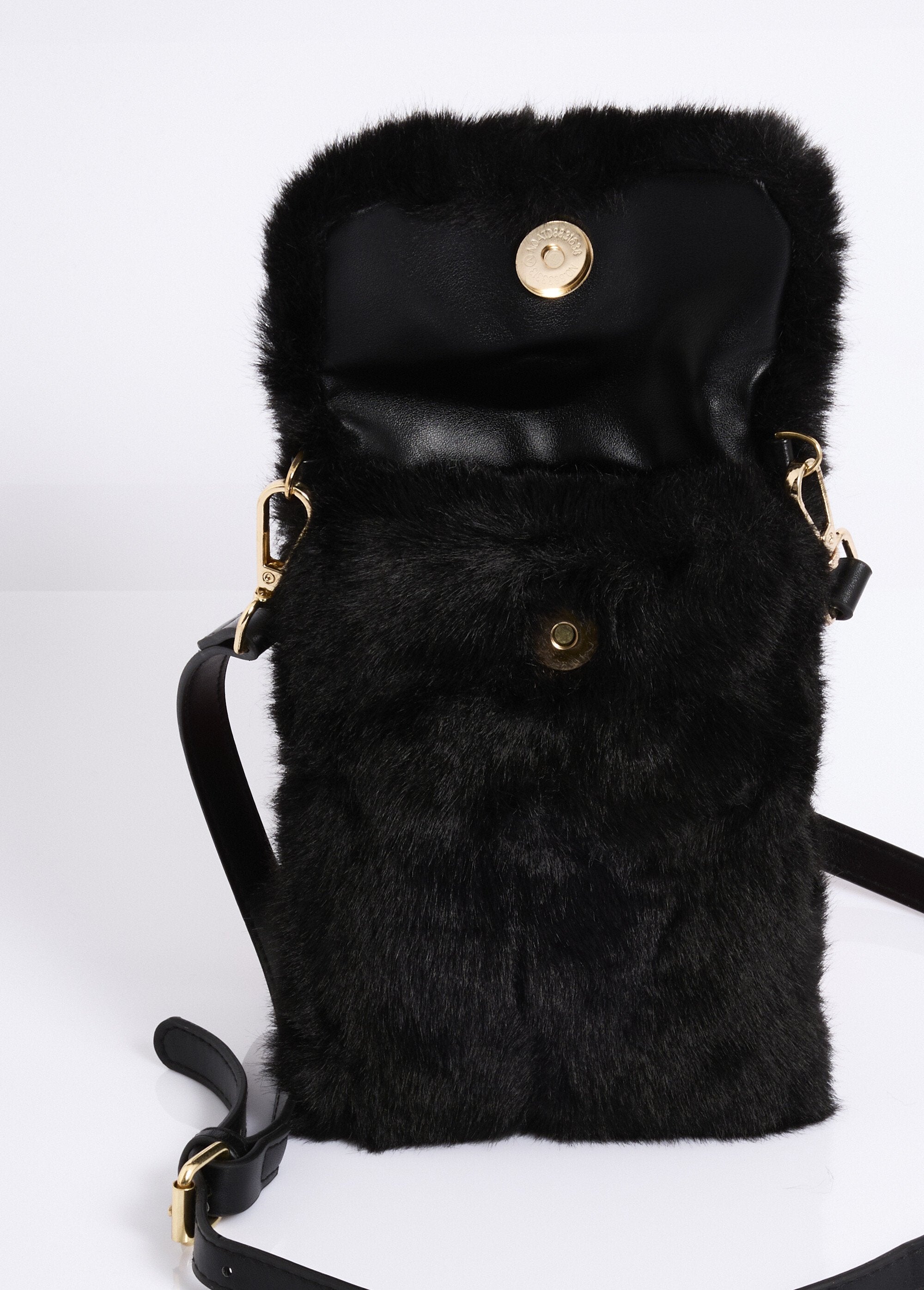 Faux_fur_magnetic_pouch_Black_DE1_slim