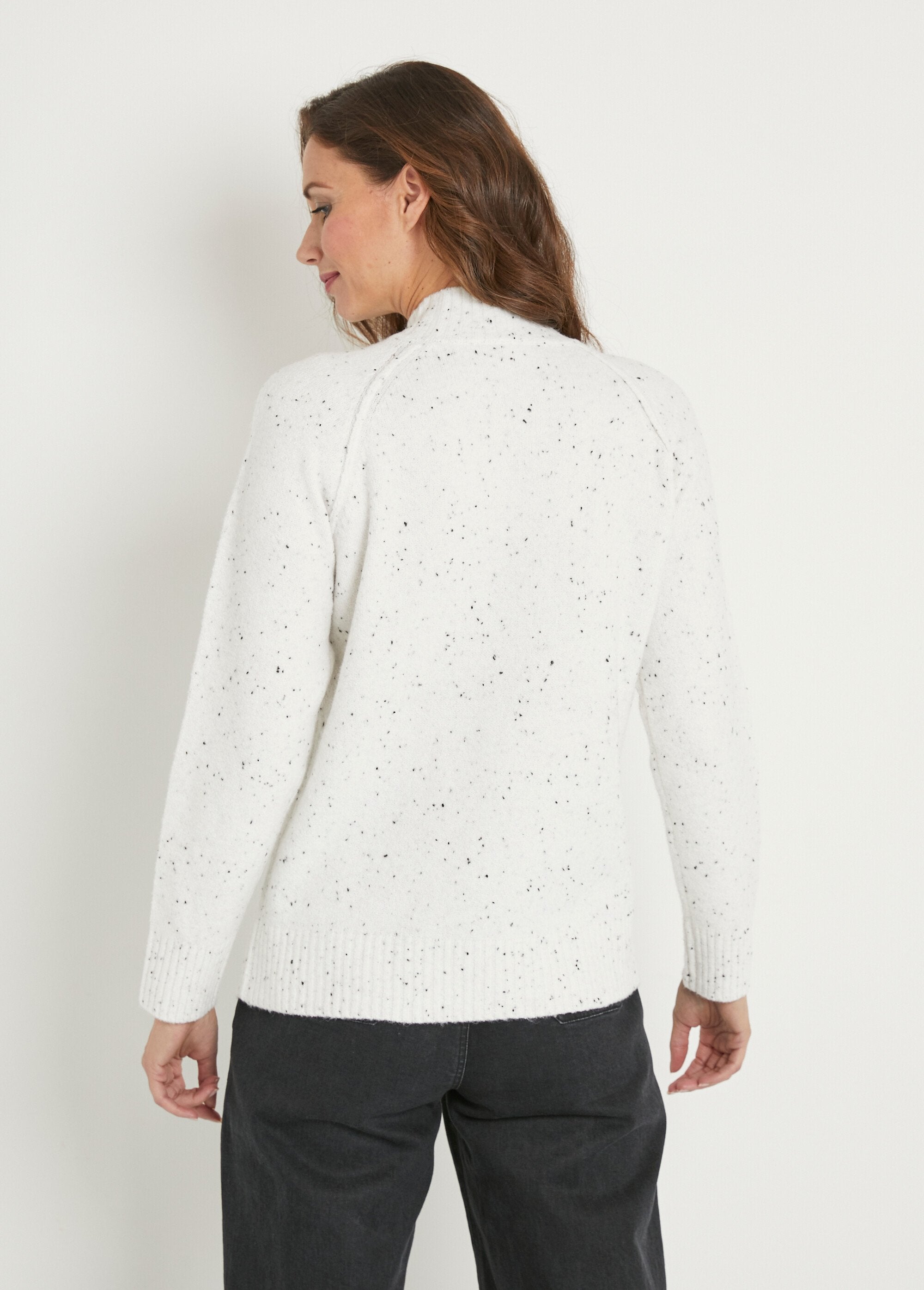 Warm_raglan_sweater_with_speckled_stand-up_collar_Ecru_DO1_slim