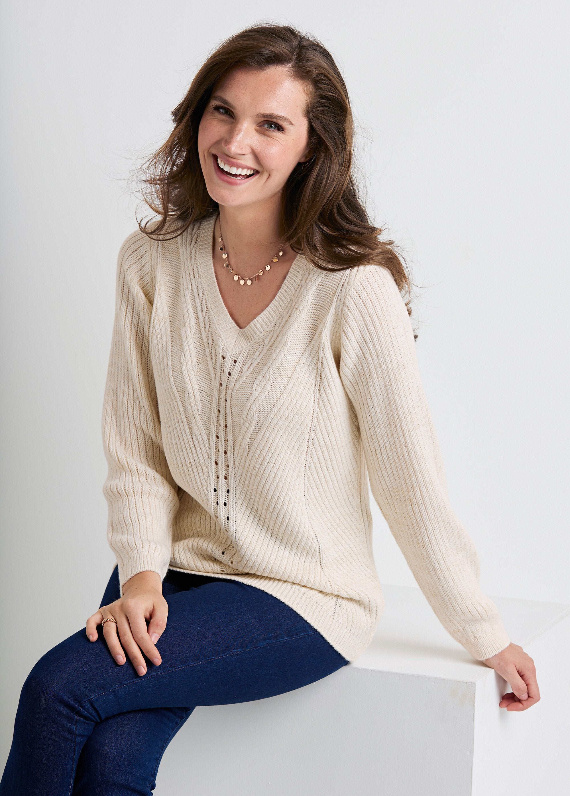 Plain_fancy_knit_V-neck_sweater_Ecru_FA1_slim