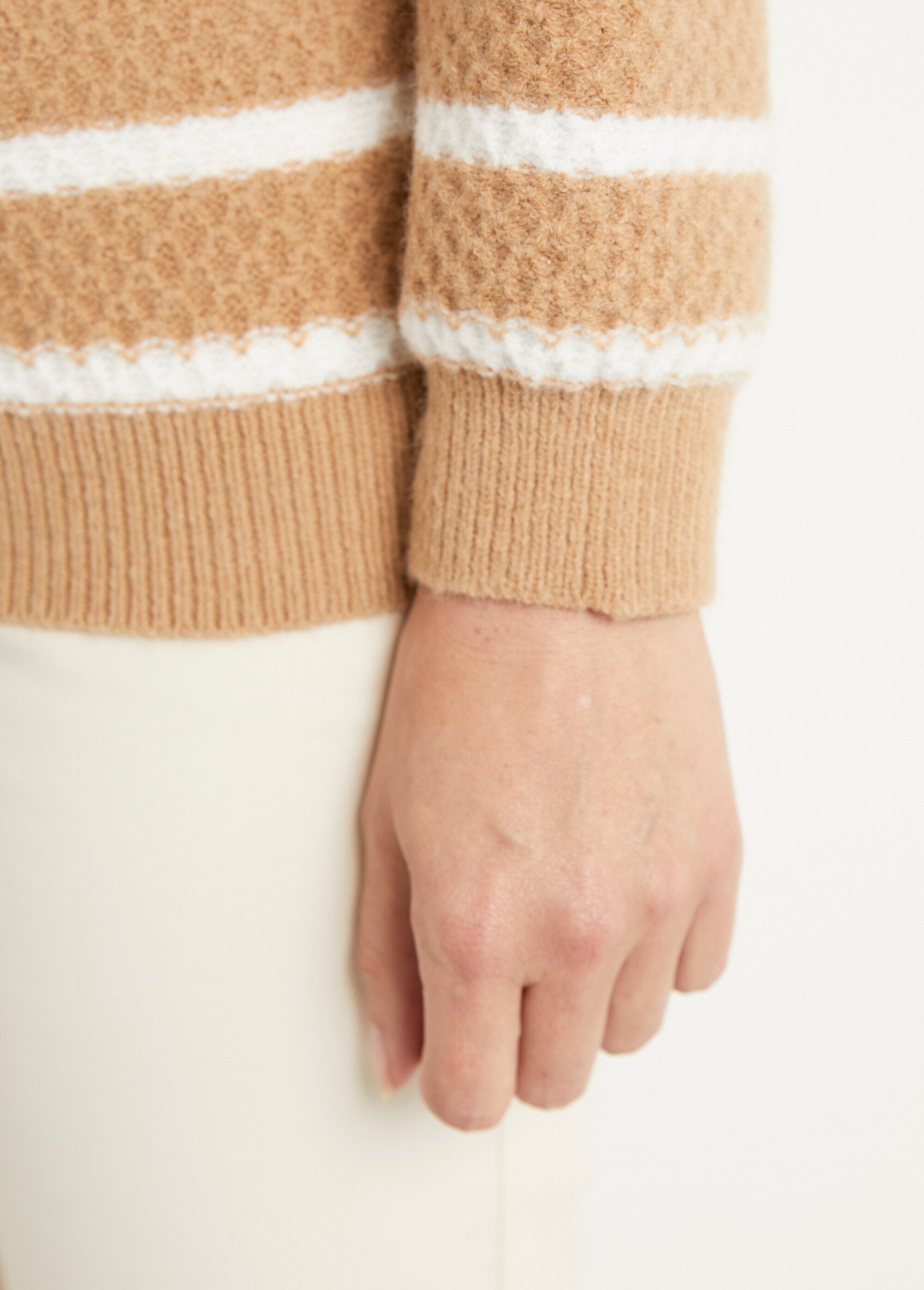 Soft_striped_sweater_round_neck_fancy_knit_Camel_and_ecru_DE4_slim