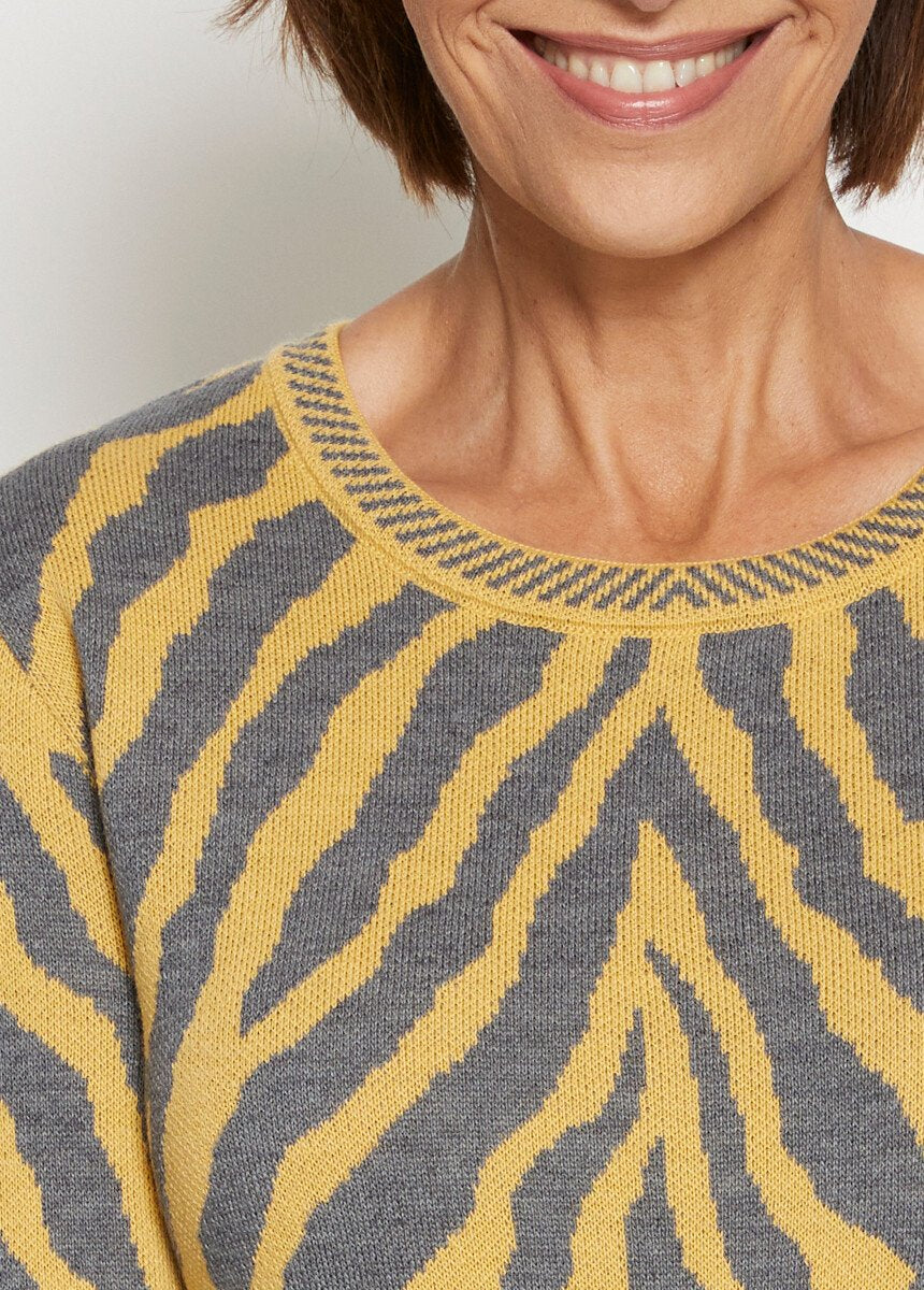 Fancy_zebra_jacquard_sweater_Honey_and_gray_DE1_slim