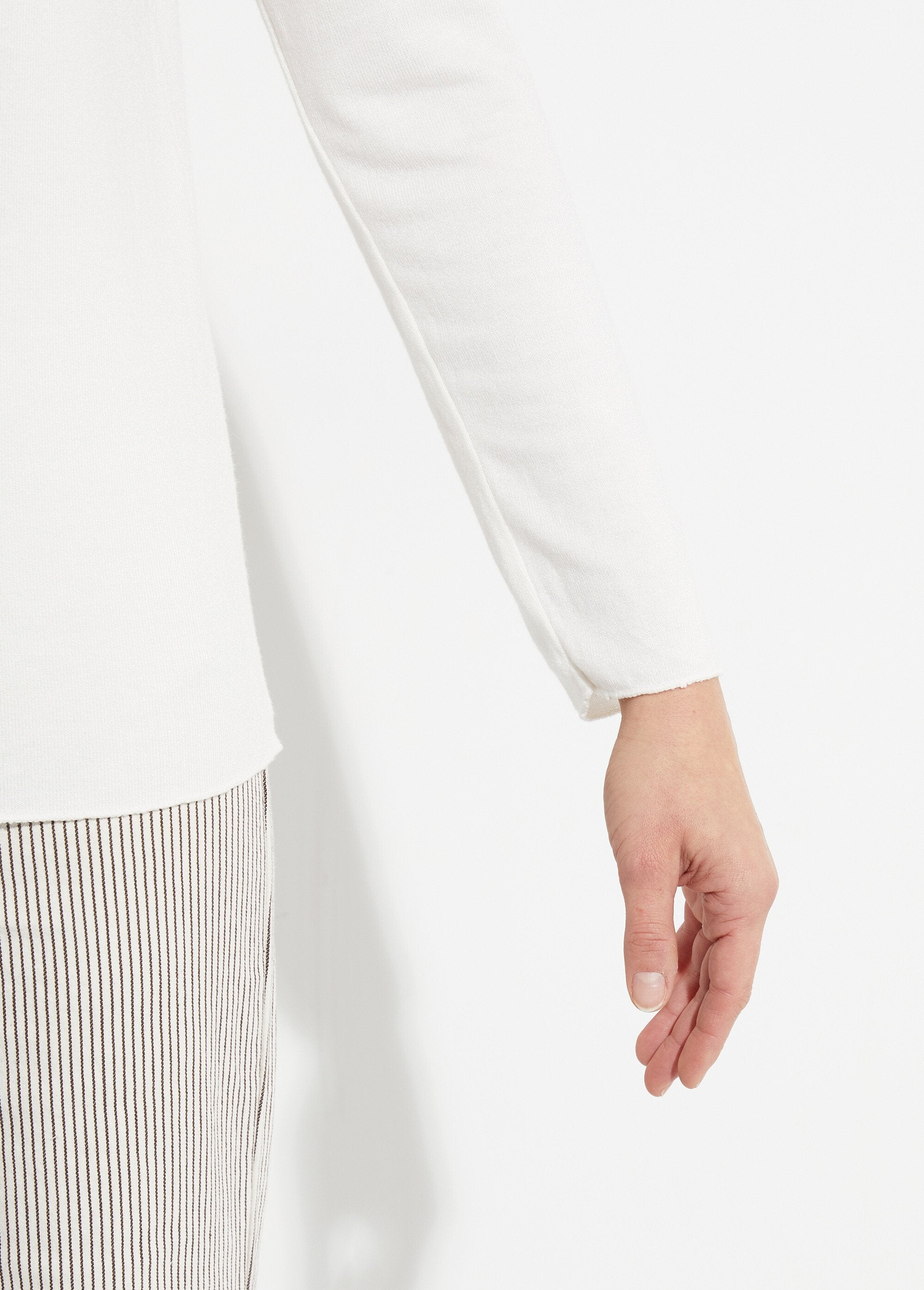 Thin_sweater_with_angora_and_wool,_V-neck_Ecru_DE1_slim