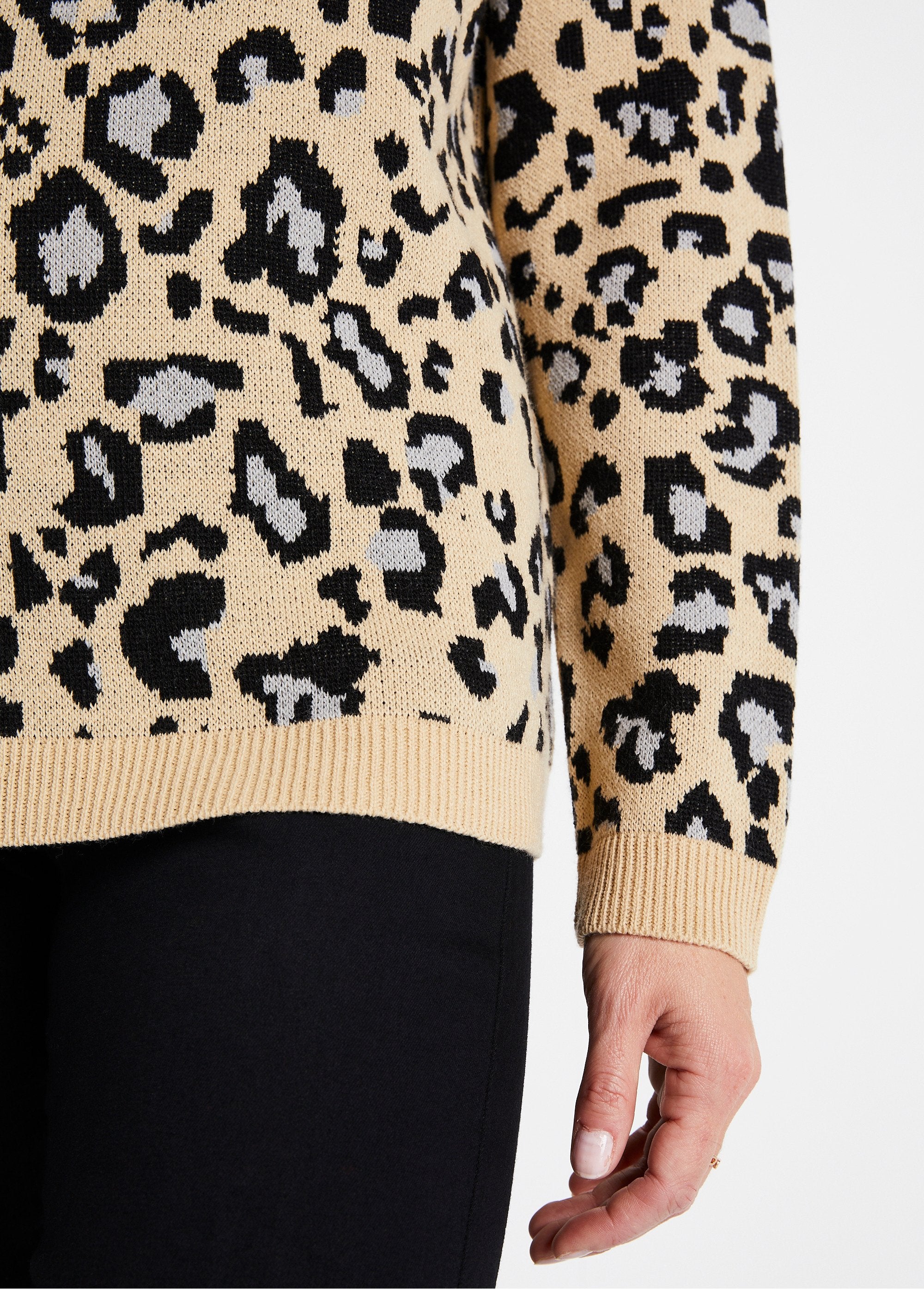 Round_neck_leopard_jacquard_sweater_Beige_and_black_DE2_slim