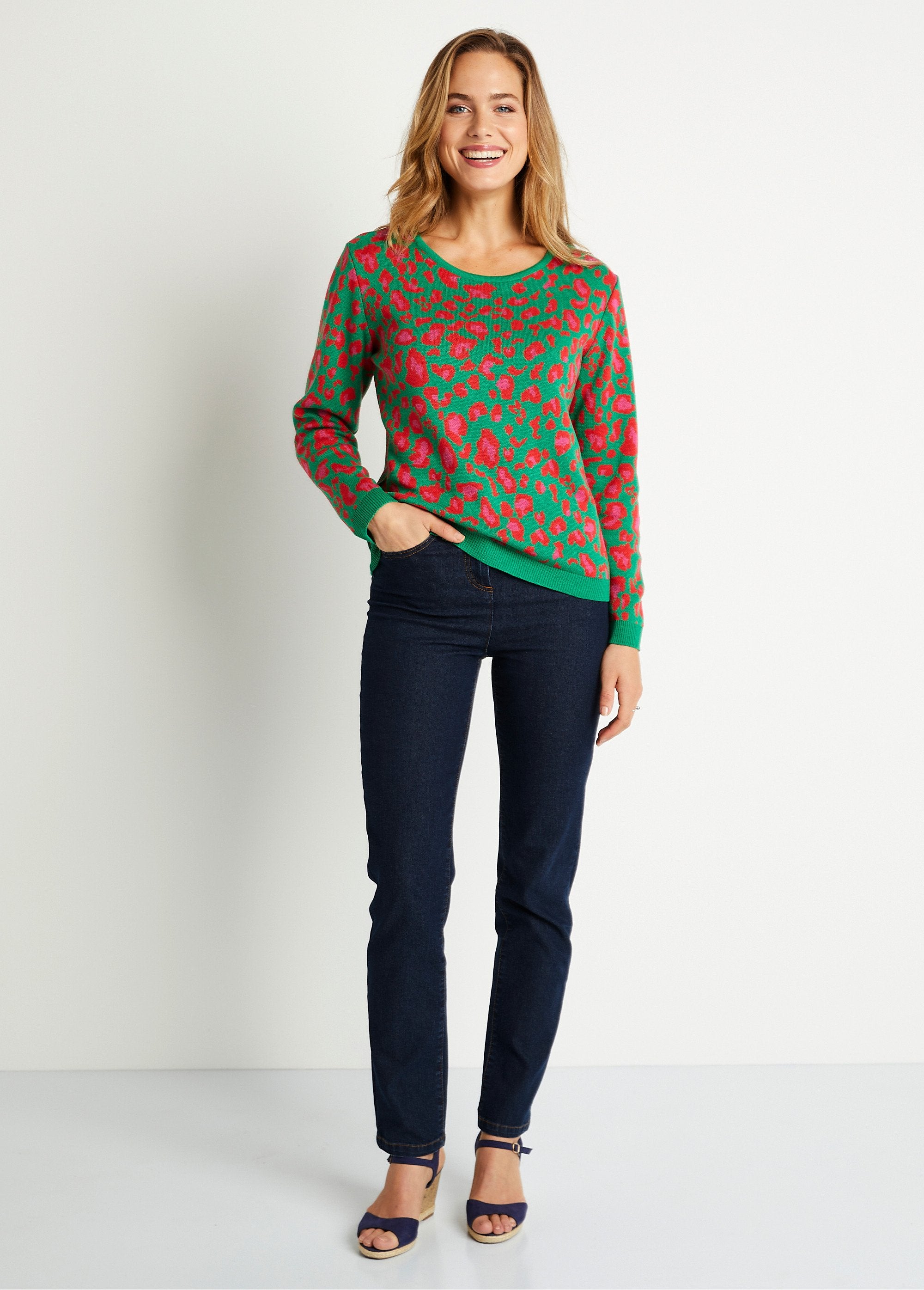 Leopard_pattern_round_neck_sweater_Green_SF1_slim