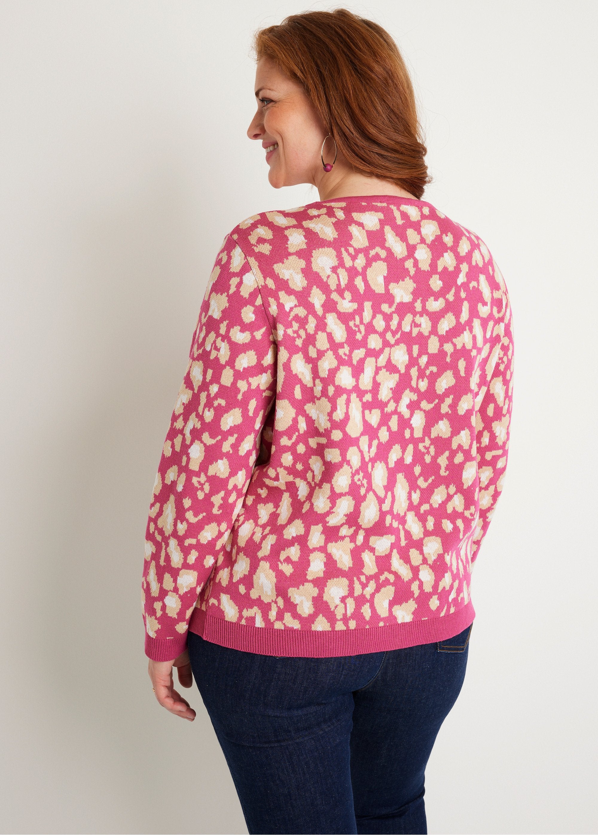 Leopard_pattern_round_neck_sweater_Pink_DO1_curvy