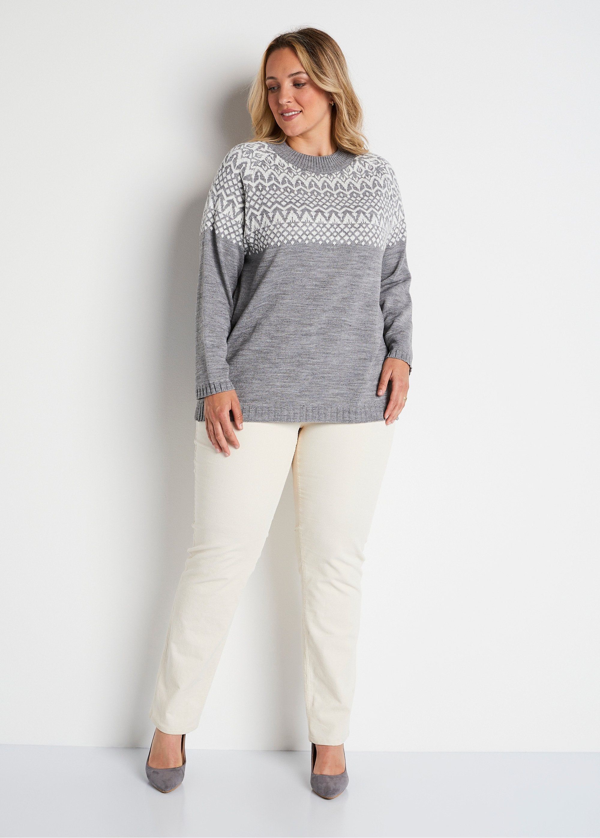 Jacquard_knit_tunic_sweater_Gray_and_ecru_SF1_curvy