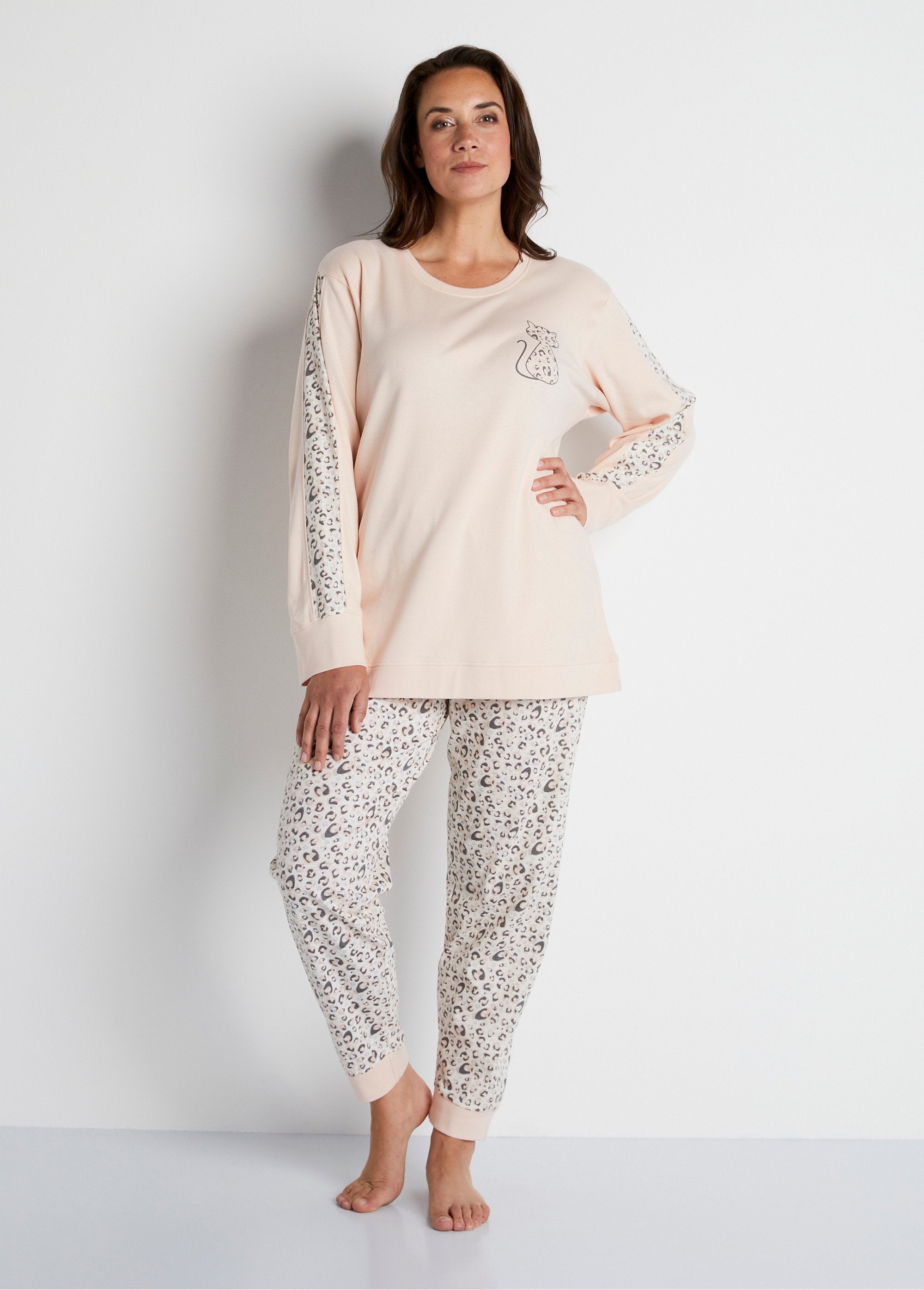 Long-sleeved_cotton_interlock_pajamas_Pink_and_print_FA1_curvy