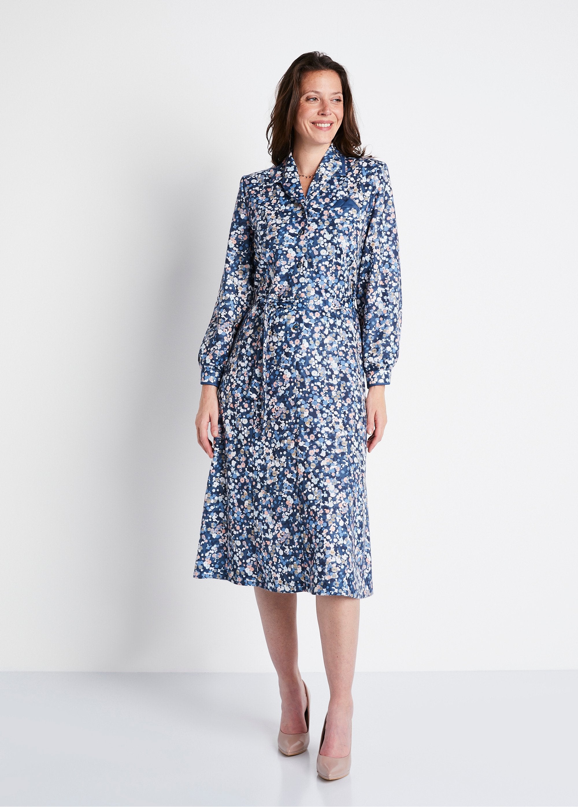 Mid-length_buttoned_dress_with_tailored_collar_Blue_print_FA1_slim