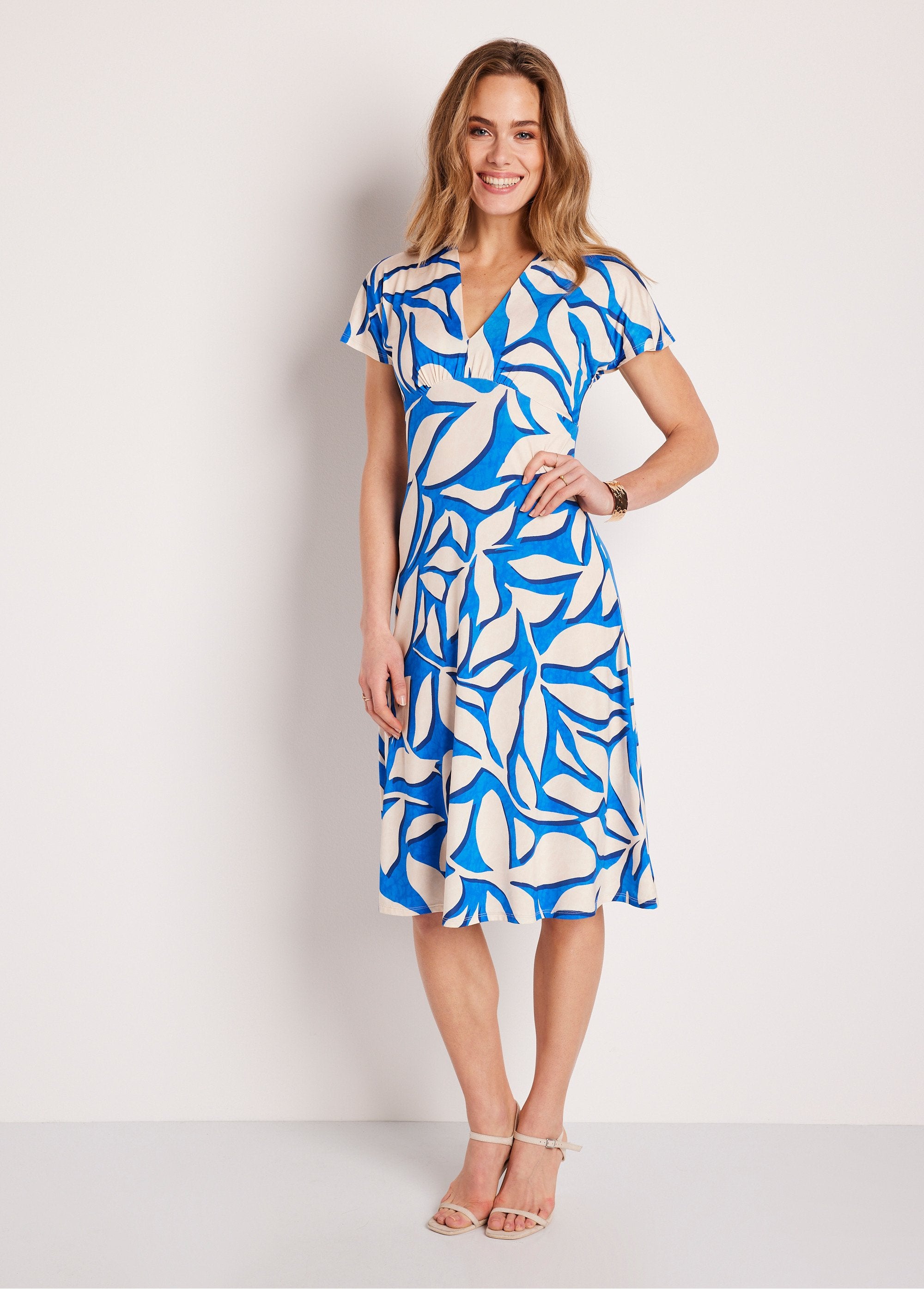 Short_flared_leaf_pattern_dress_Blue_and_ecru_FA1_slim