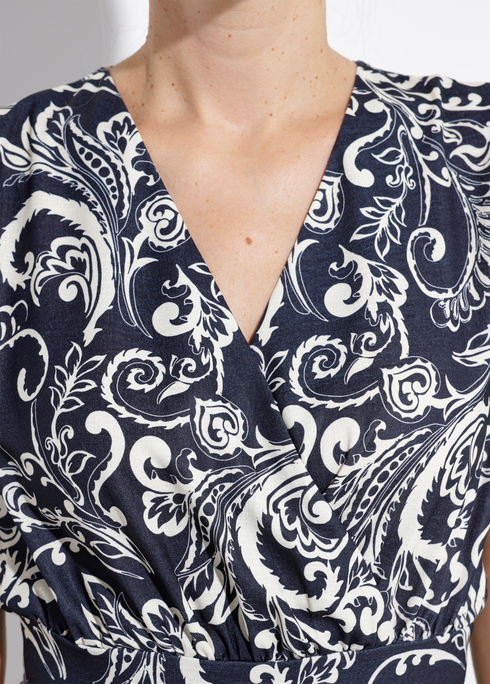 Long_wrap_dress_with_elasticated_waist_Black_and_ecru_DE1_slim