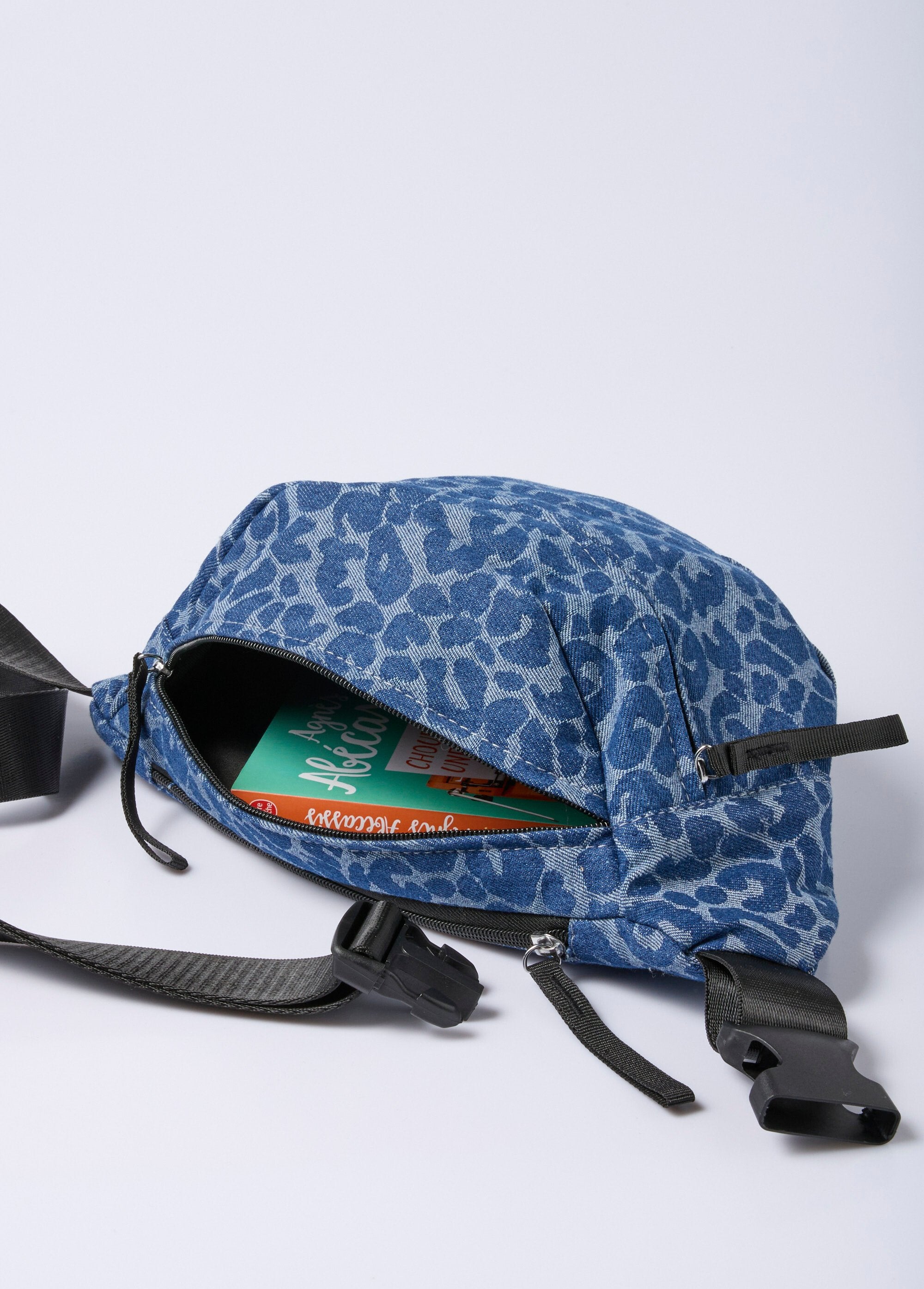 Leopard_print_denim_canvas_fanny_pack_Blue_jeans_DE1_slim