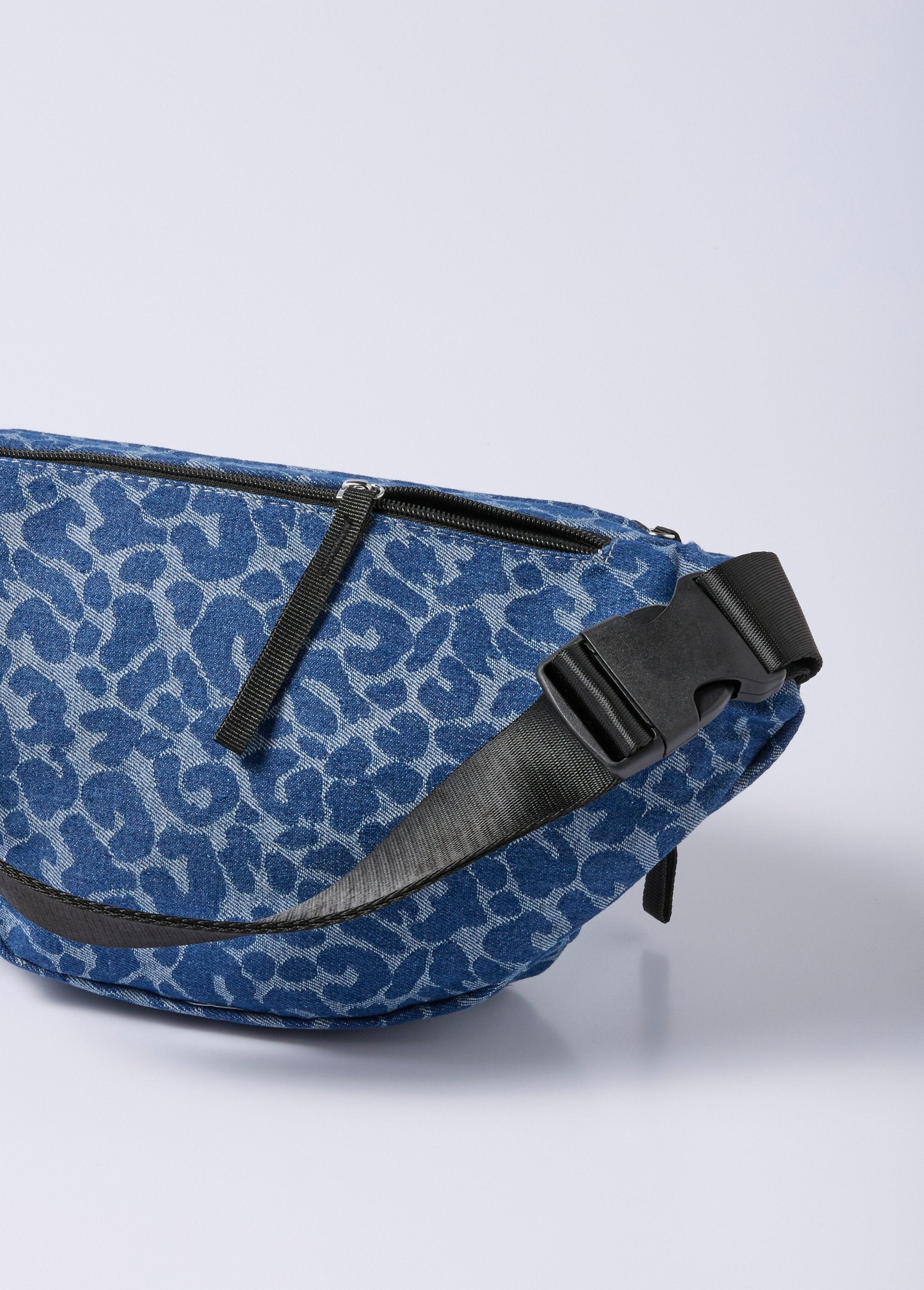 Leopard_print_denim_canvas_fanny_pack_Blue_jeans_DE2_slim