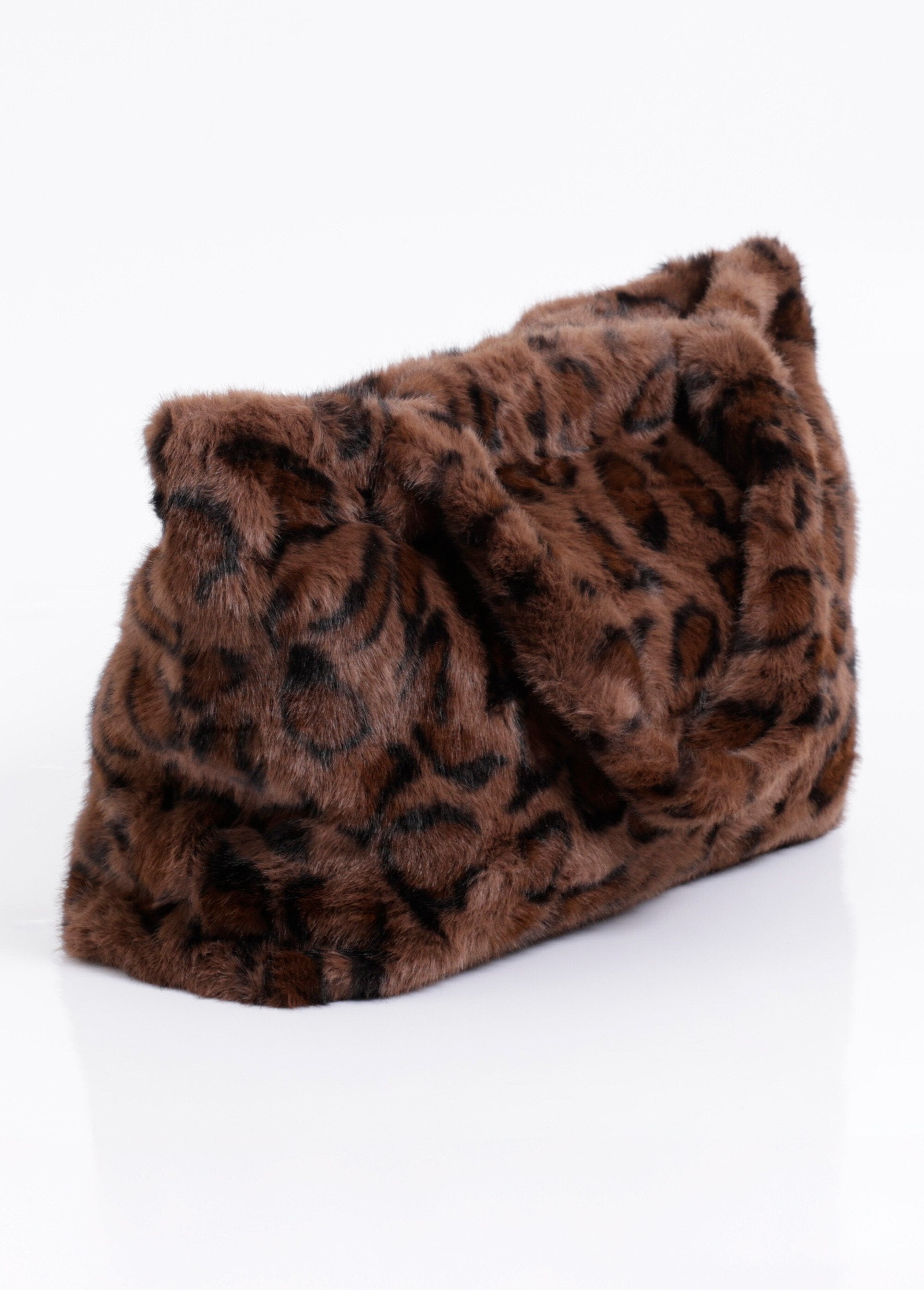 Faux_fur_bag,_leopard_print_Brown_DE2_slim