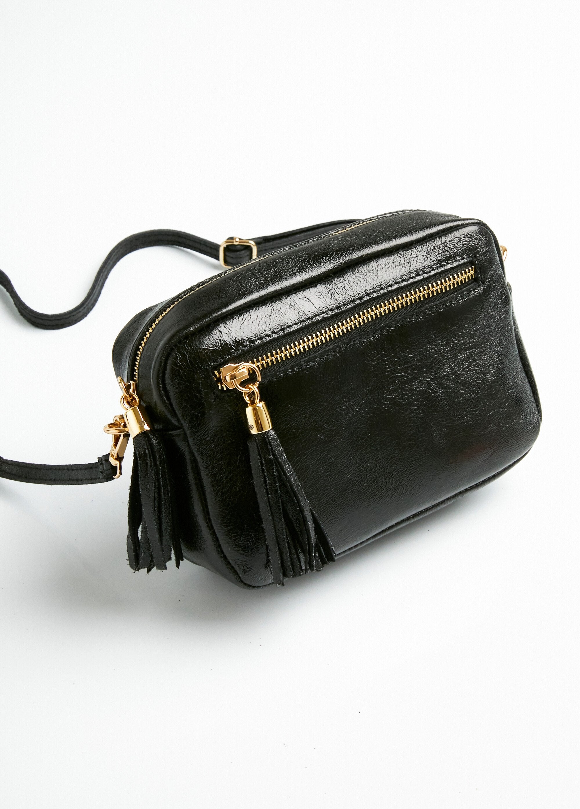 Clutch-shaped_leather_handbag_Black_DE1_slim