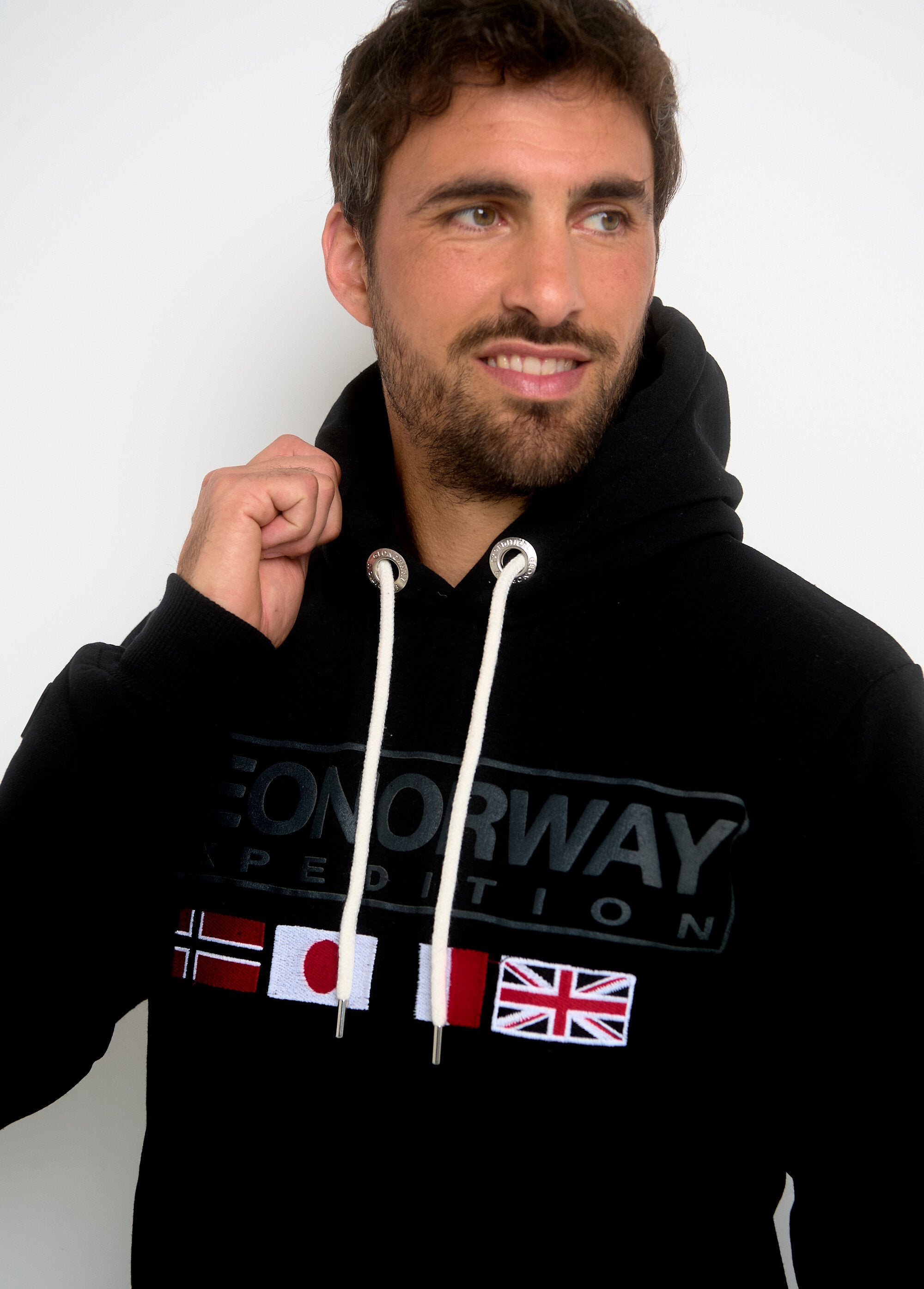 Kangaroo_Pocket_Flags_Hoodie_Black_DE1_slim