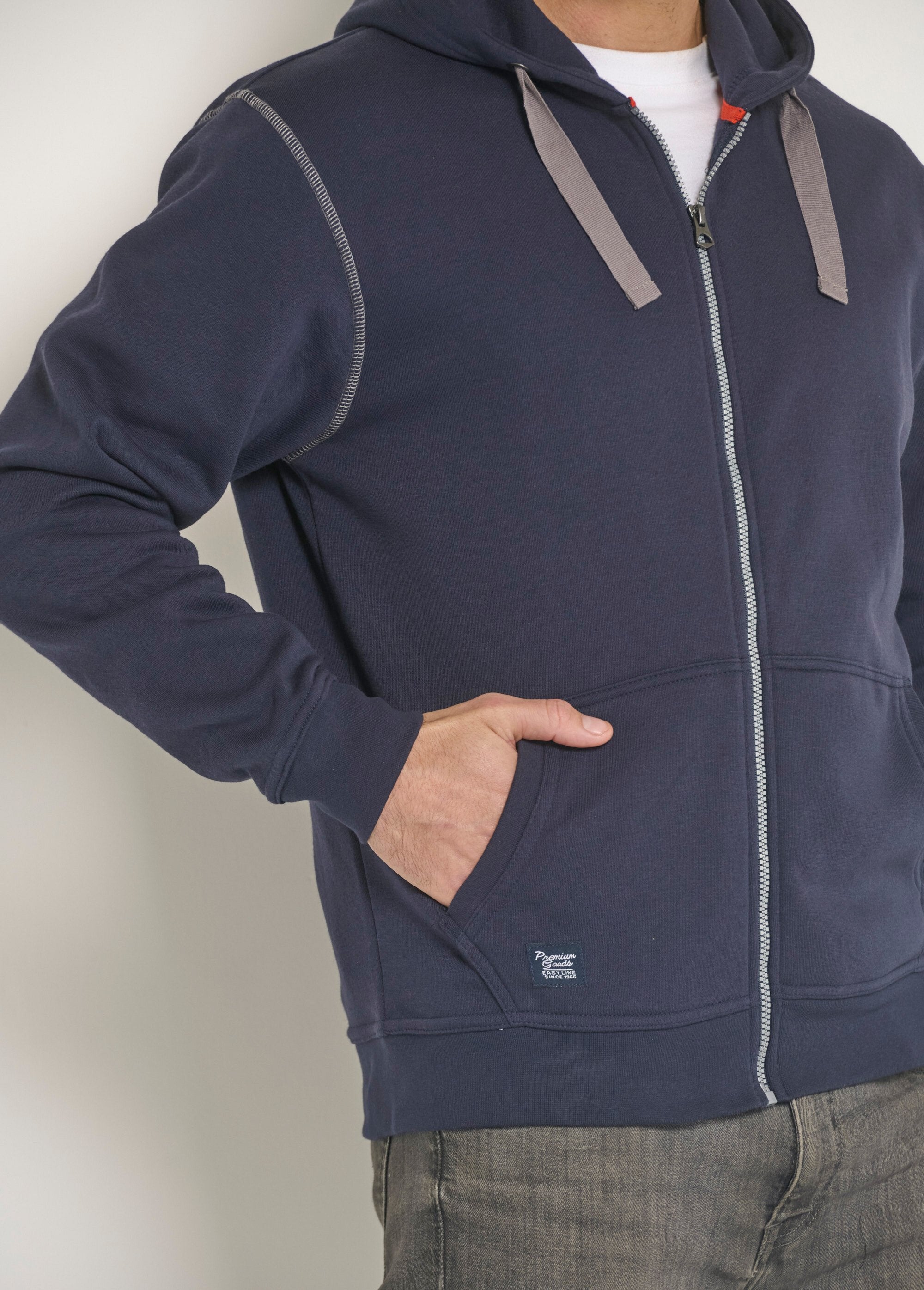 Hooded_zip-up_sweatshirt_with_contrasting_details_Marine_DE1_slim