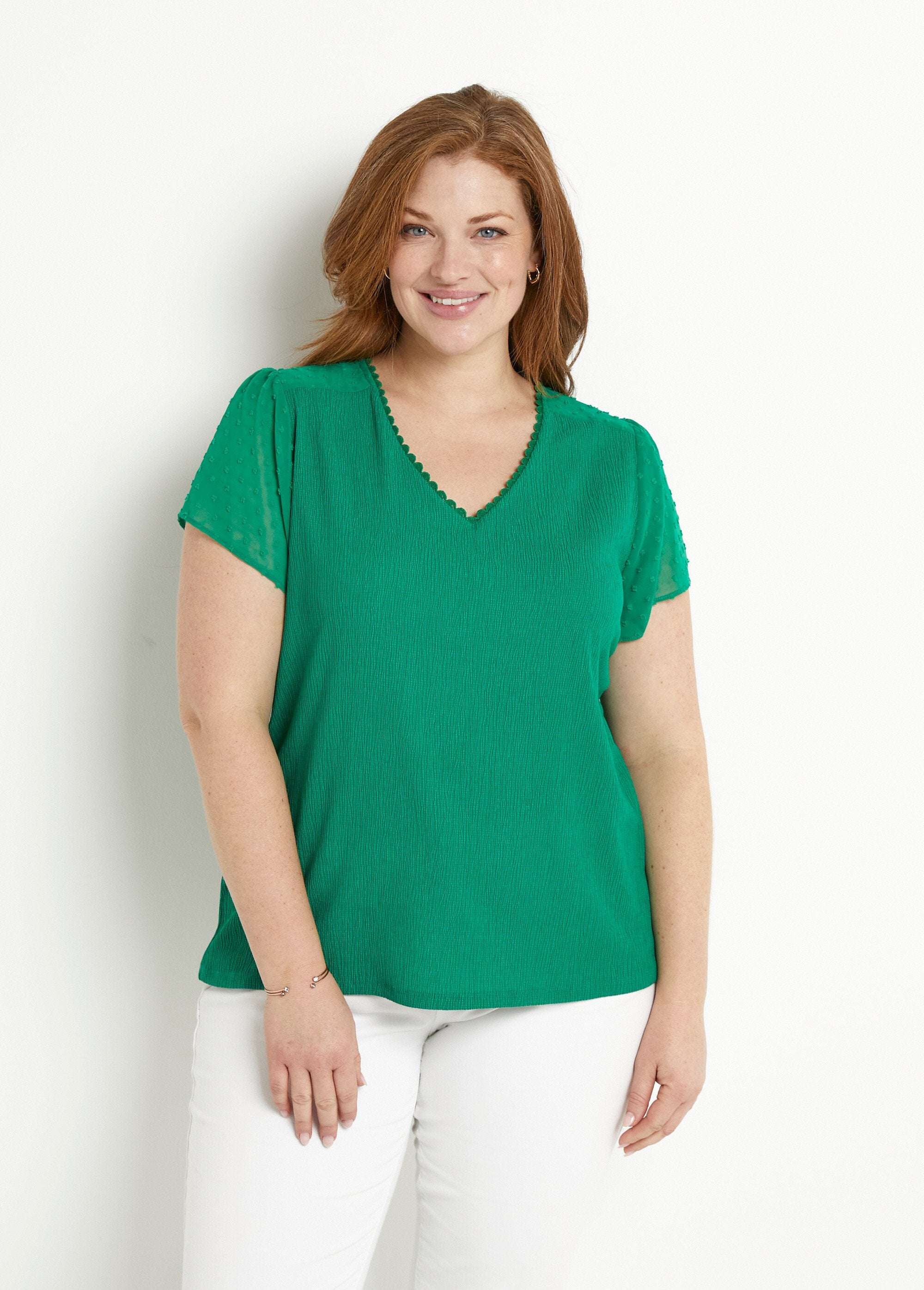 Short-sleeved_V-neck_polka_dot_t-shirt_Green_FA1_curvy