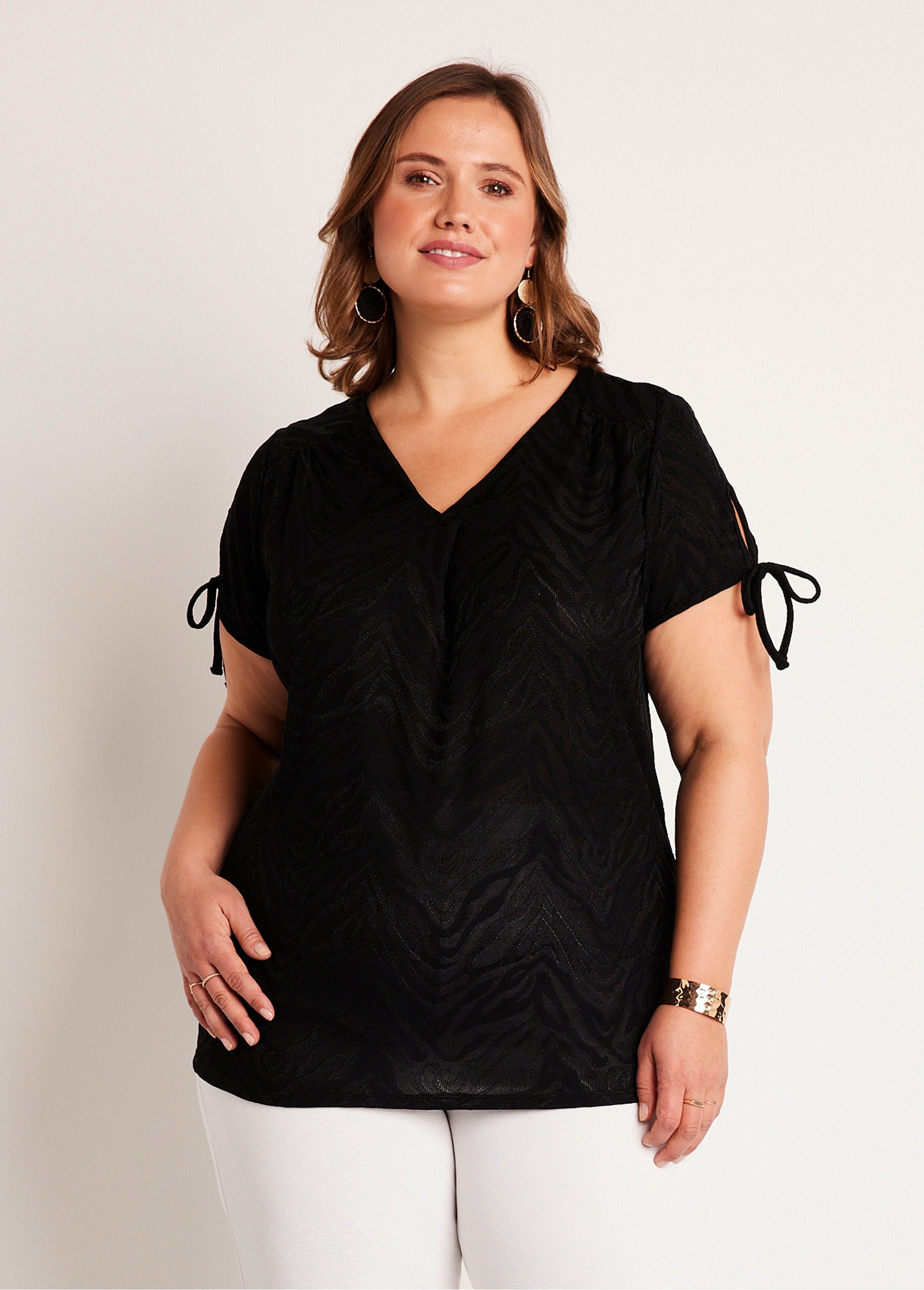 Long_loose_V-neck_t-shirt_Black_FA1_curvy