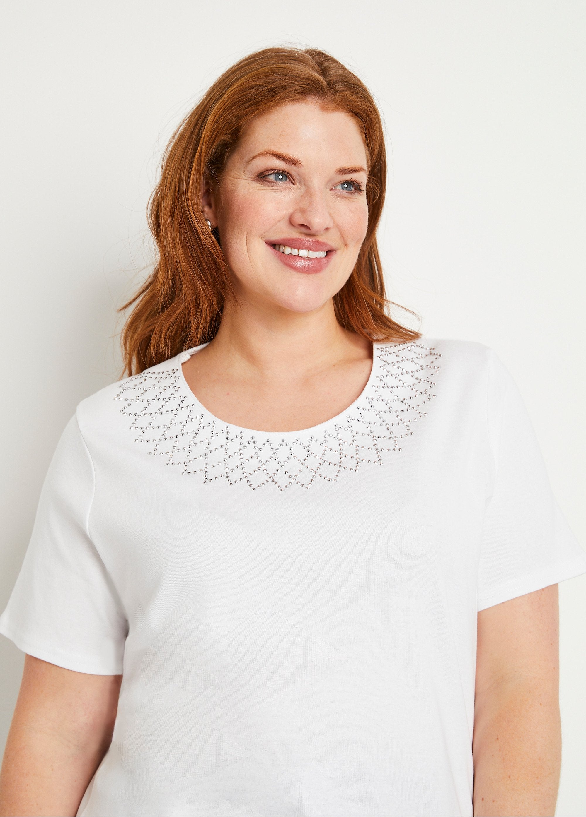 Fancy_studded_cotton_jersey_T-shirt_White_DE1_curvy