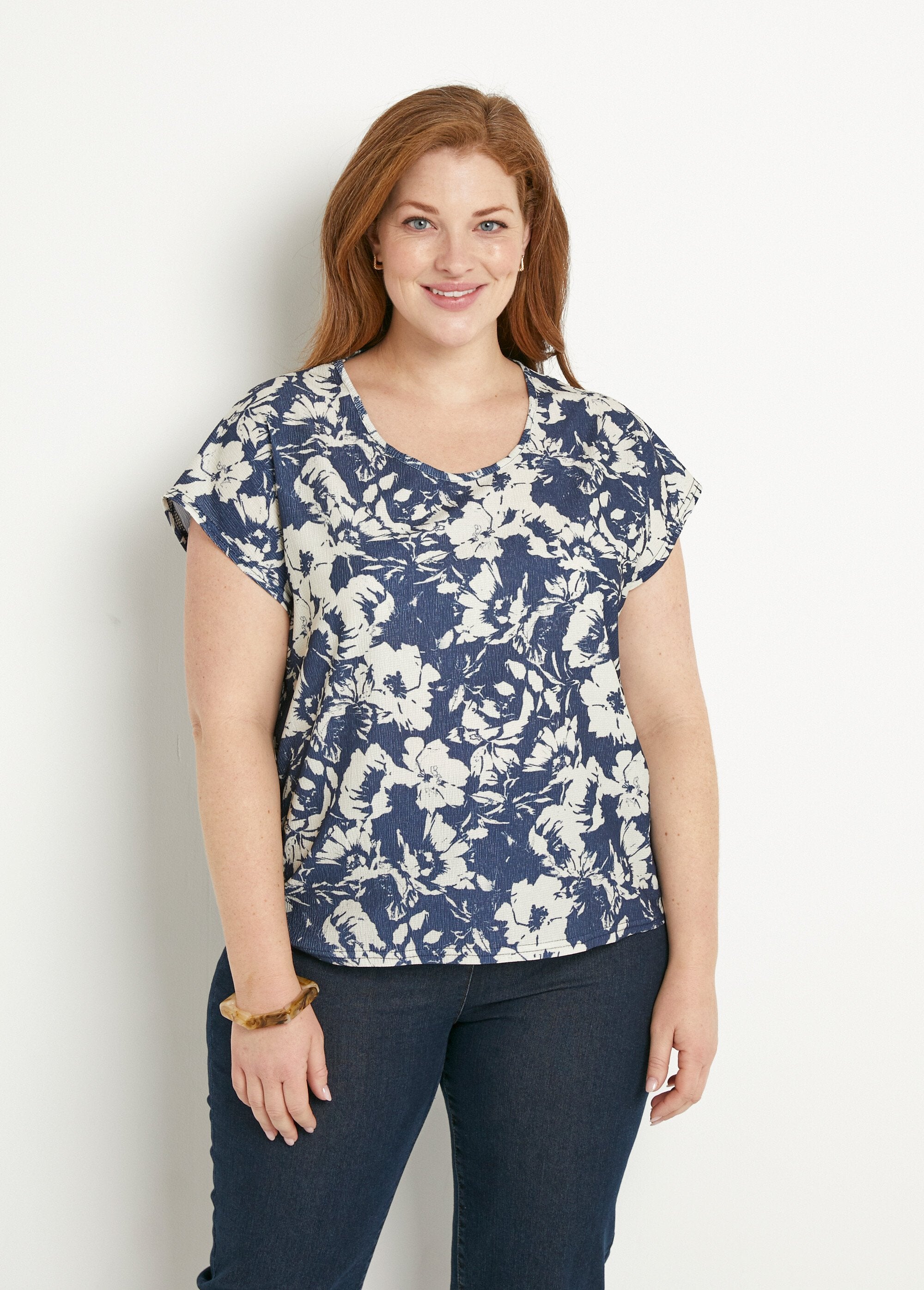 Plain_or_floral_print_short-sleeved_T-shirt_Navy_and_beige_FA1_curvy