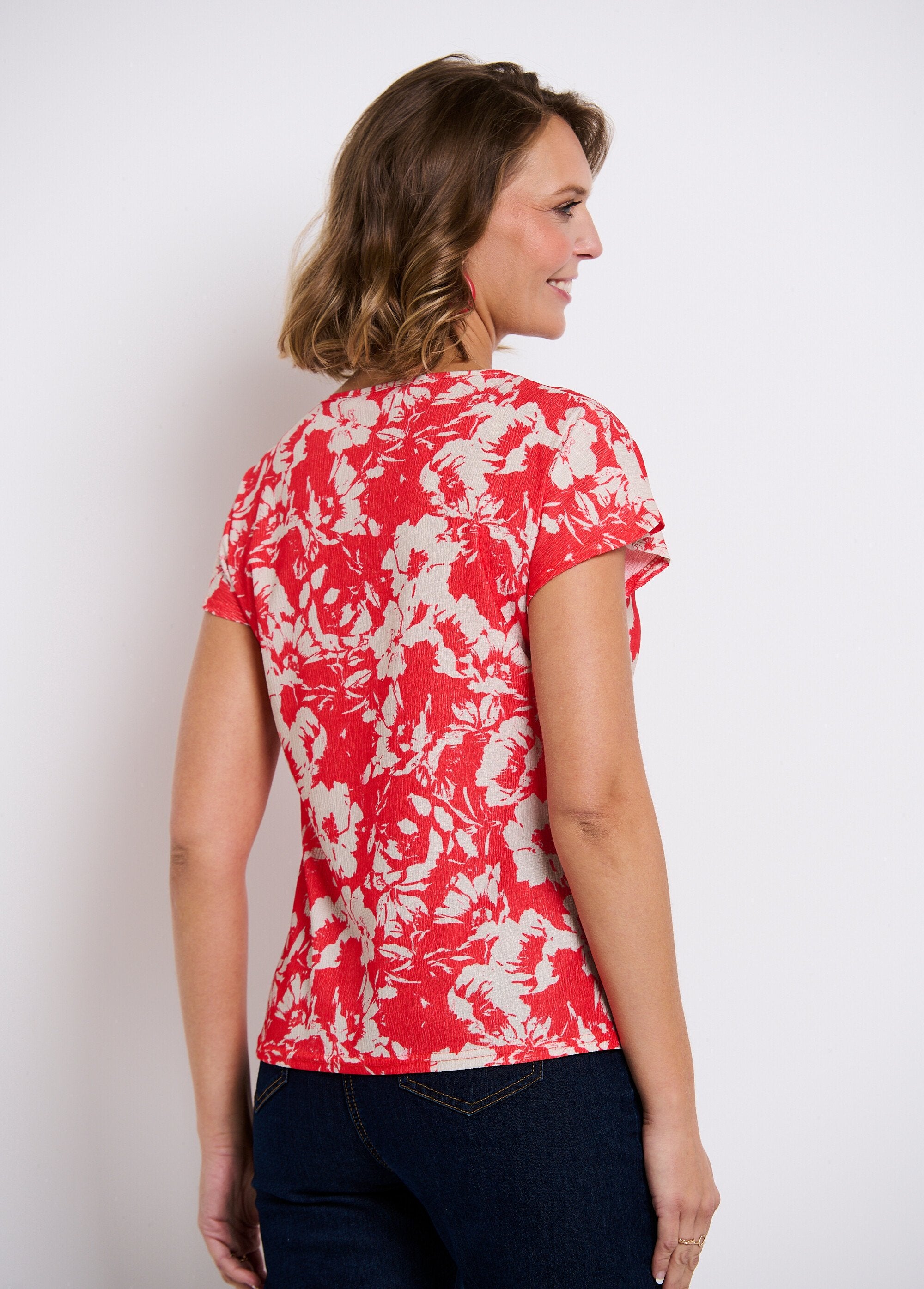 Plain_or_floral_print_short-sleeved_T-shirt_Red_and_beige_DO1_slim