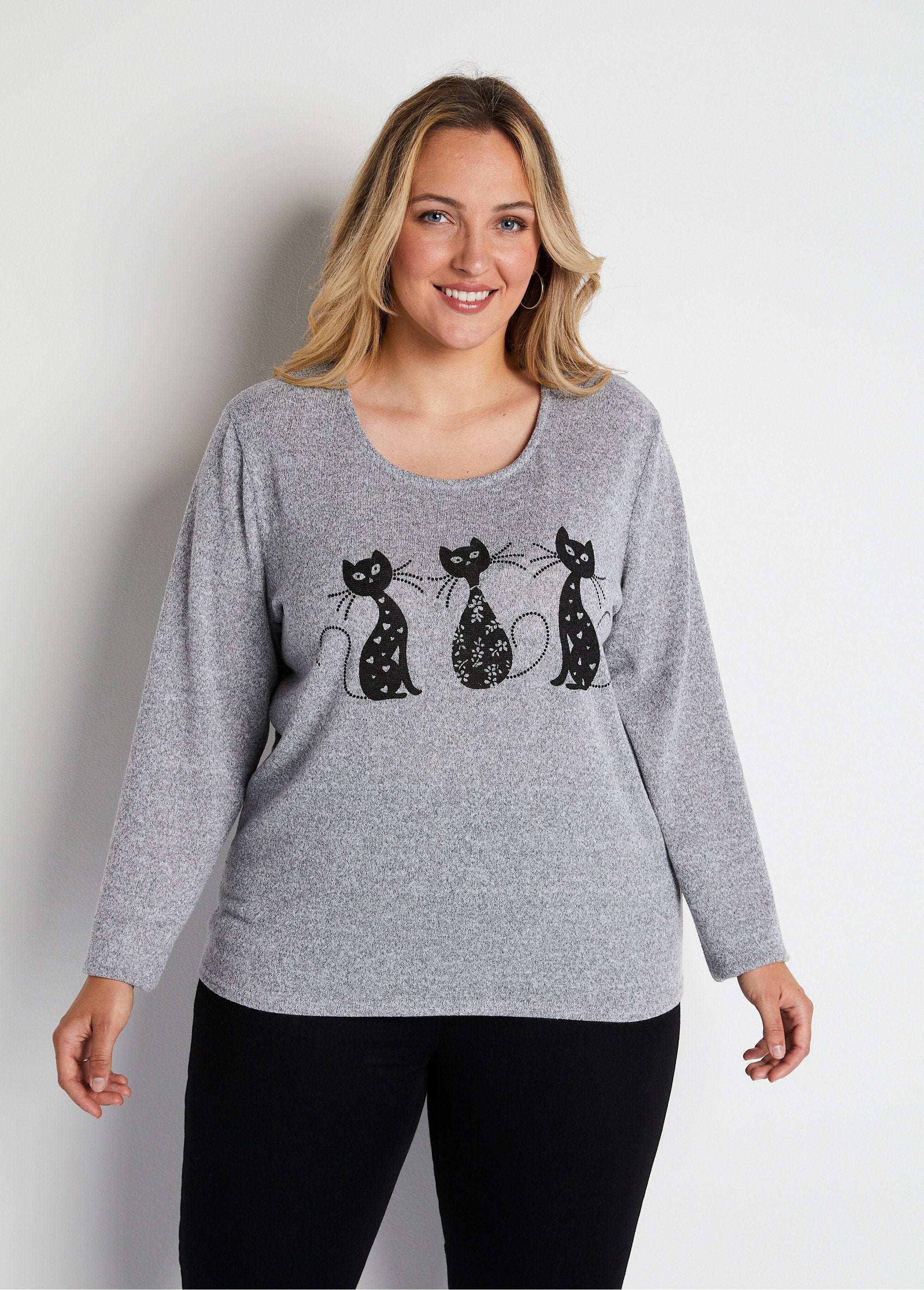 Straight_t-shirt_with_long-sleeved_pattern_Gray_China_FA1_curvy