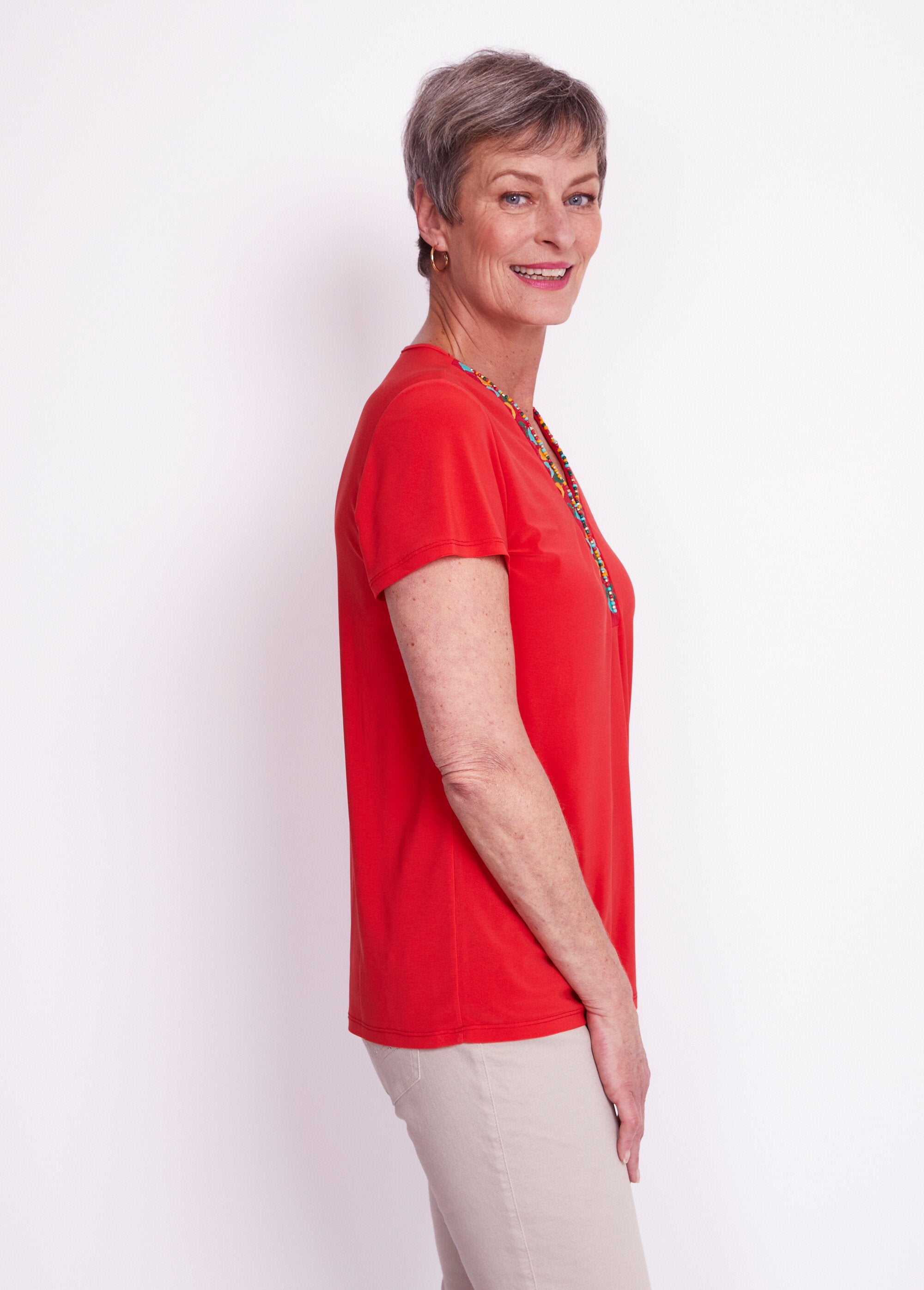 Stretchy_mesh_T-shirt_with_fancy_neckline_Red_DR1_slim