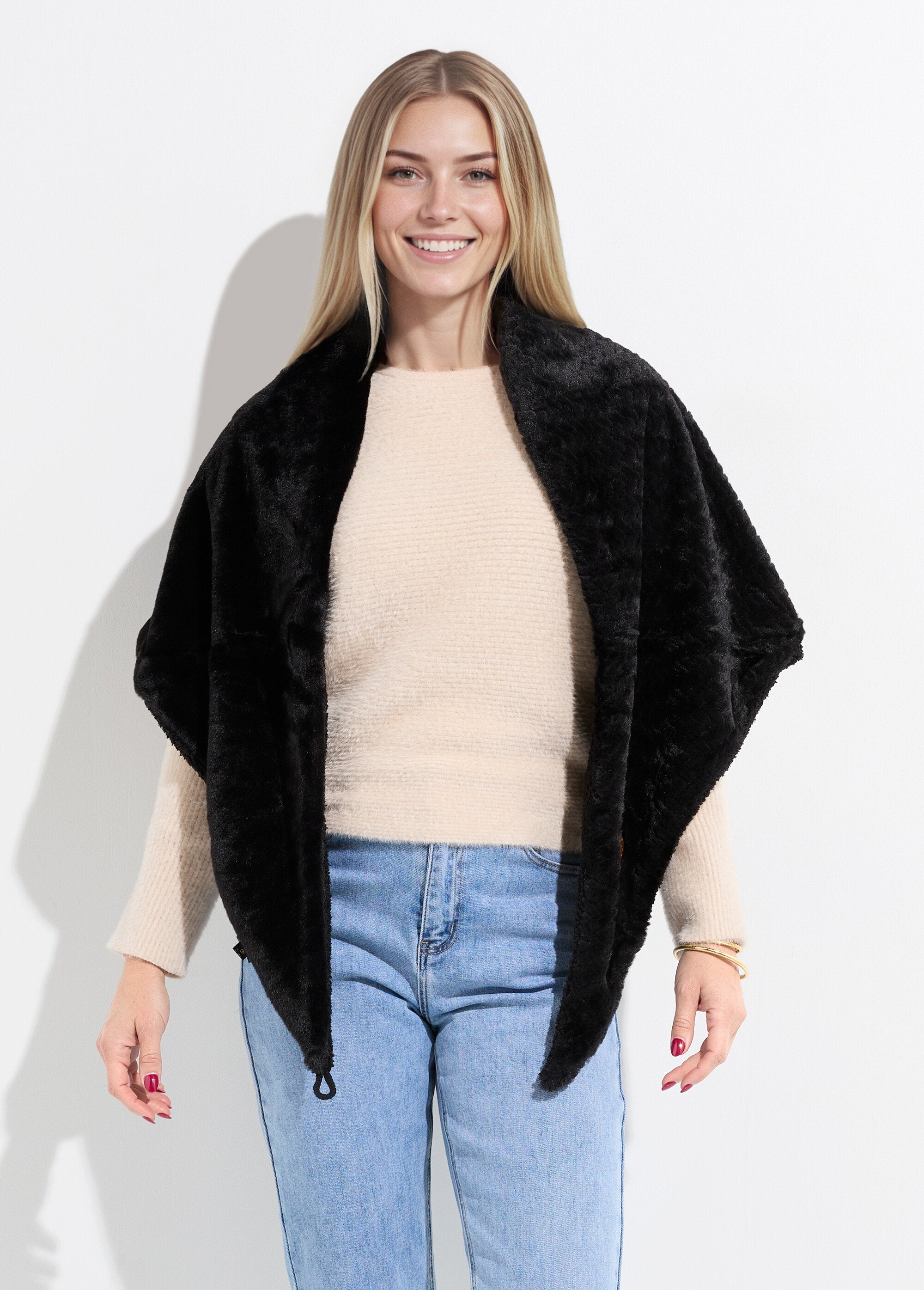 Faux_fur_button-up_choker_Black_FA1_slim