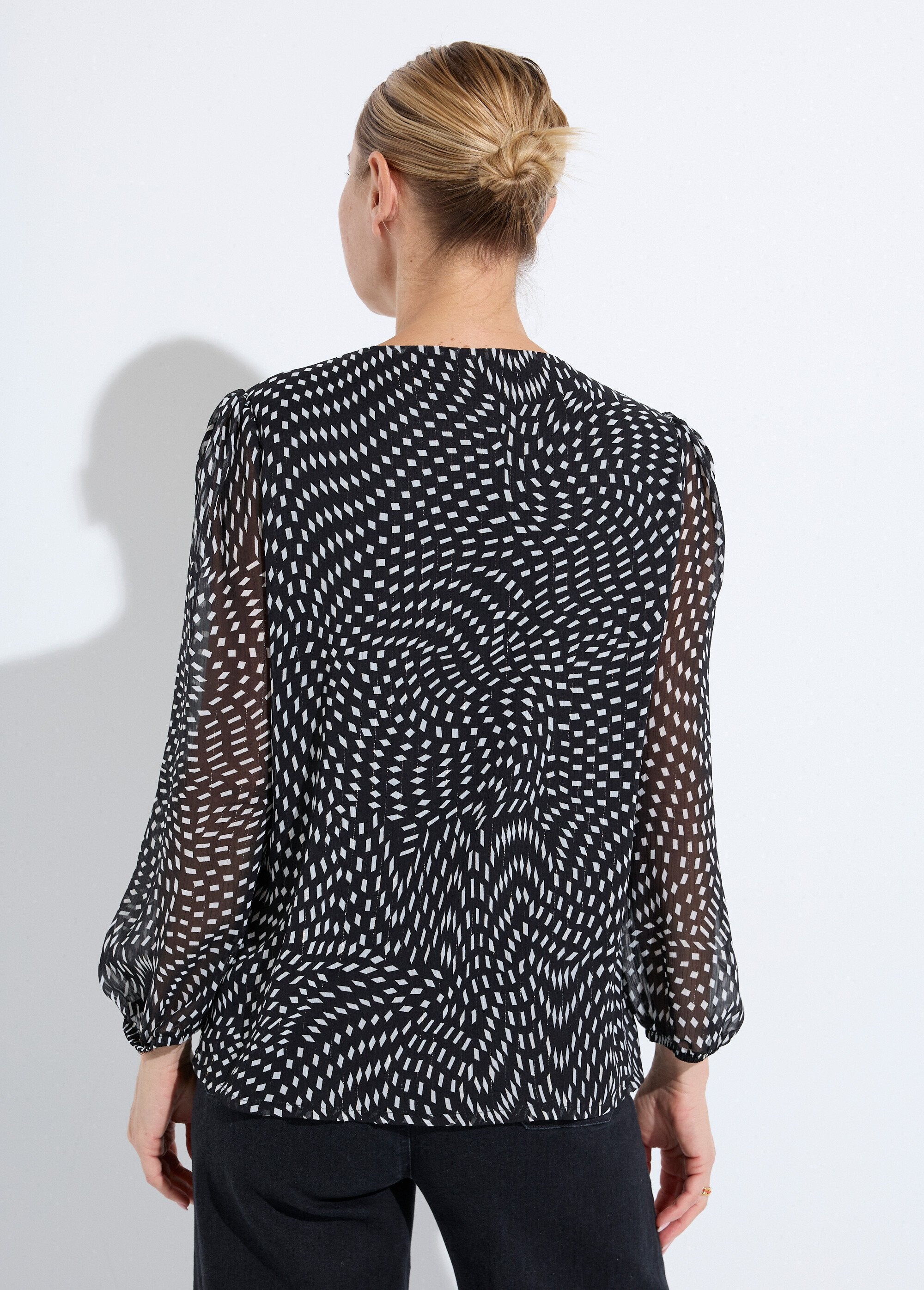 Long-sleeved_graphic_voile_tunic_Black_and_white_DO1_slim
