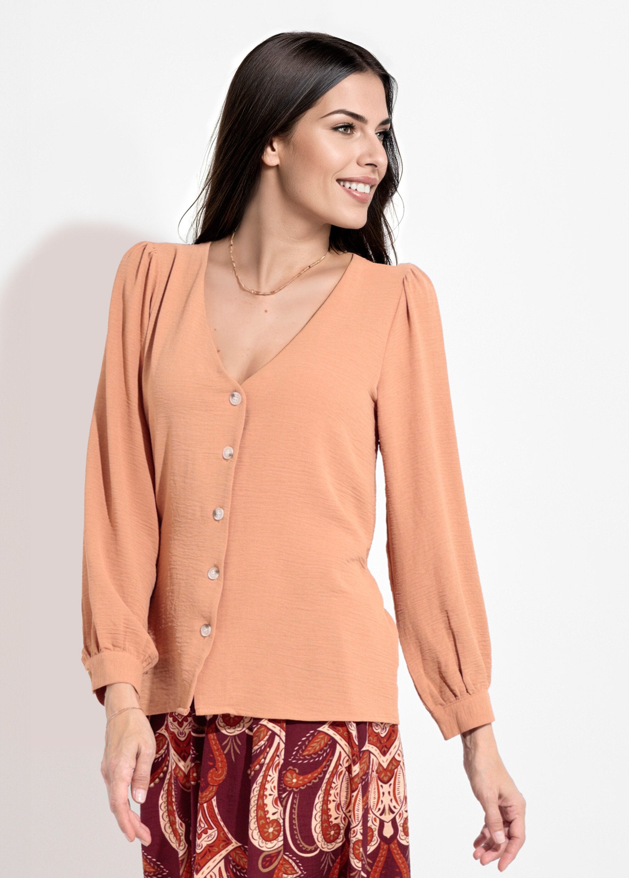 Buttoned,_embossed_tunic_with_V-neck_camel_FA1_slim