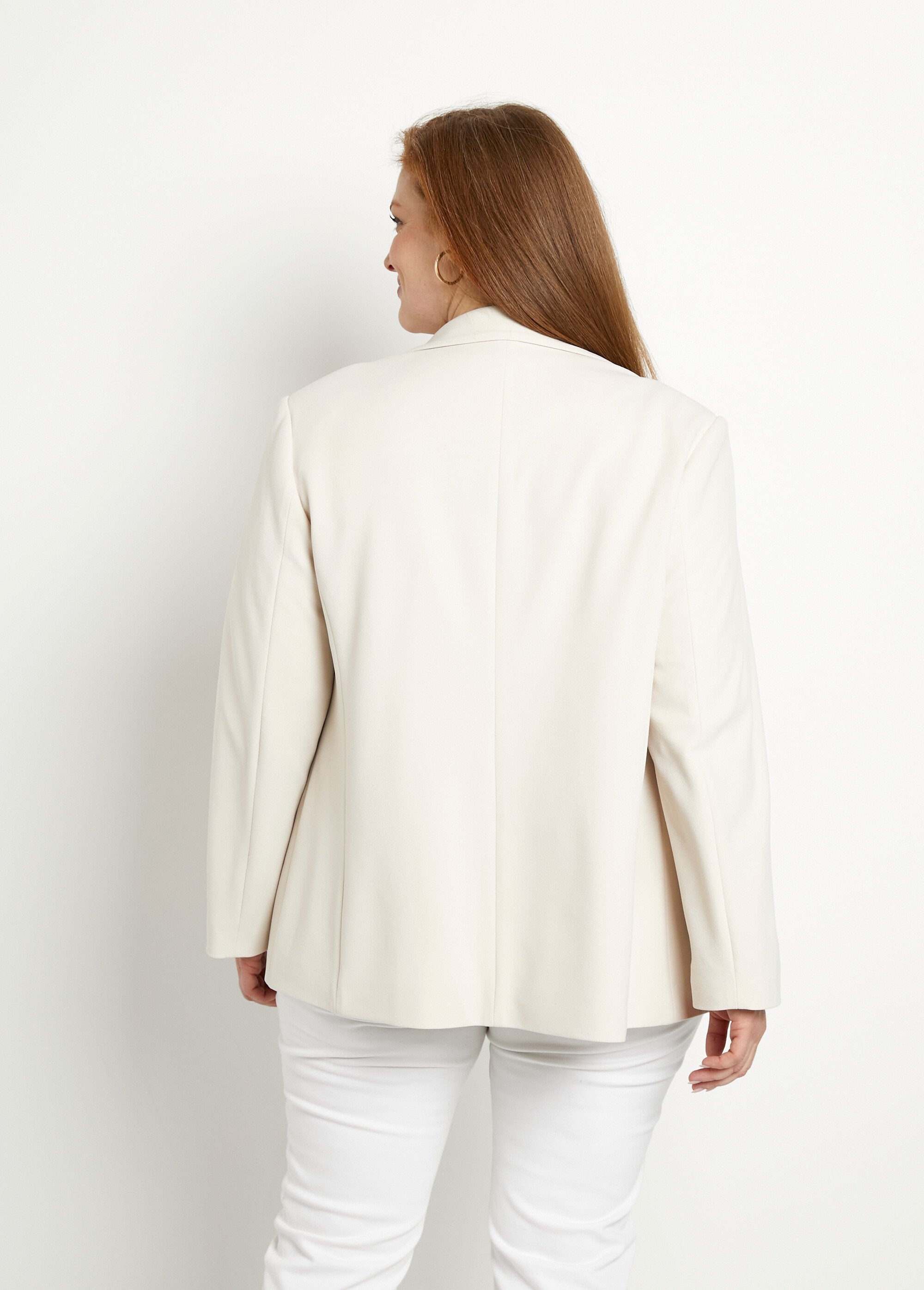 Straight_cut_plain_knit_blazer_jacket_Beige_DO1_curvy