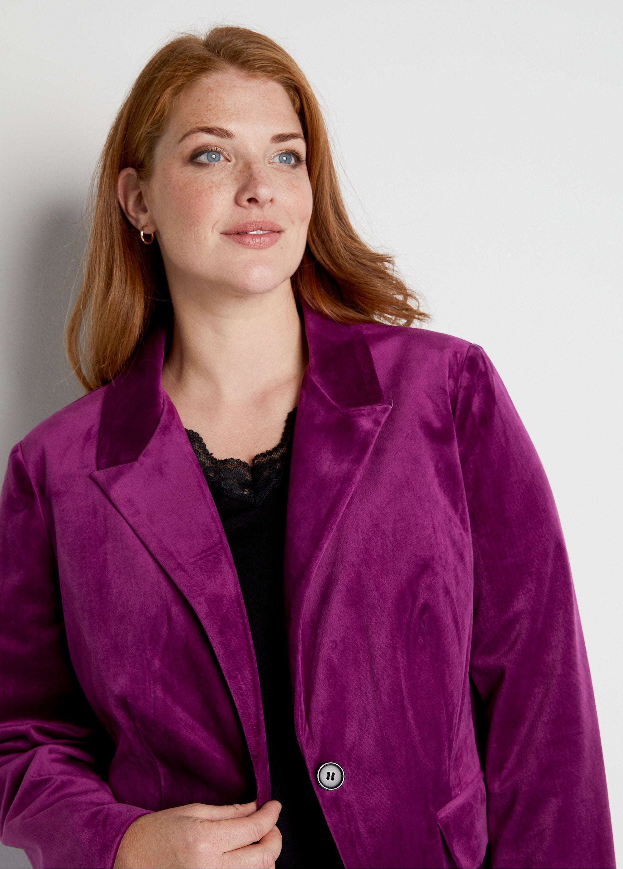 Straight_plain_velvet_blazer_jacket_with_tailored_collar_Purple_DE1_curvy