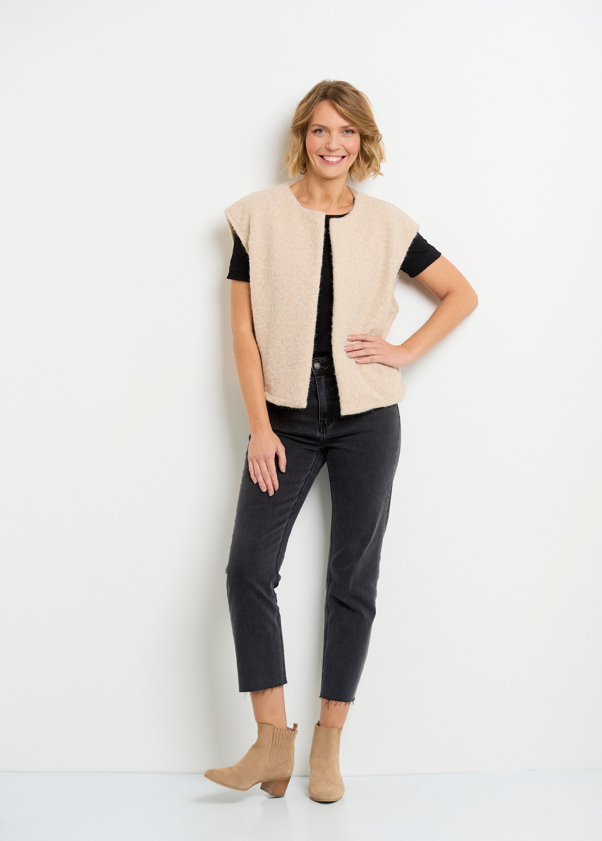 Sleeveless_wool-look_jacket_Beige_SF1_slim