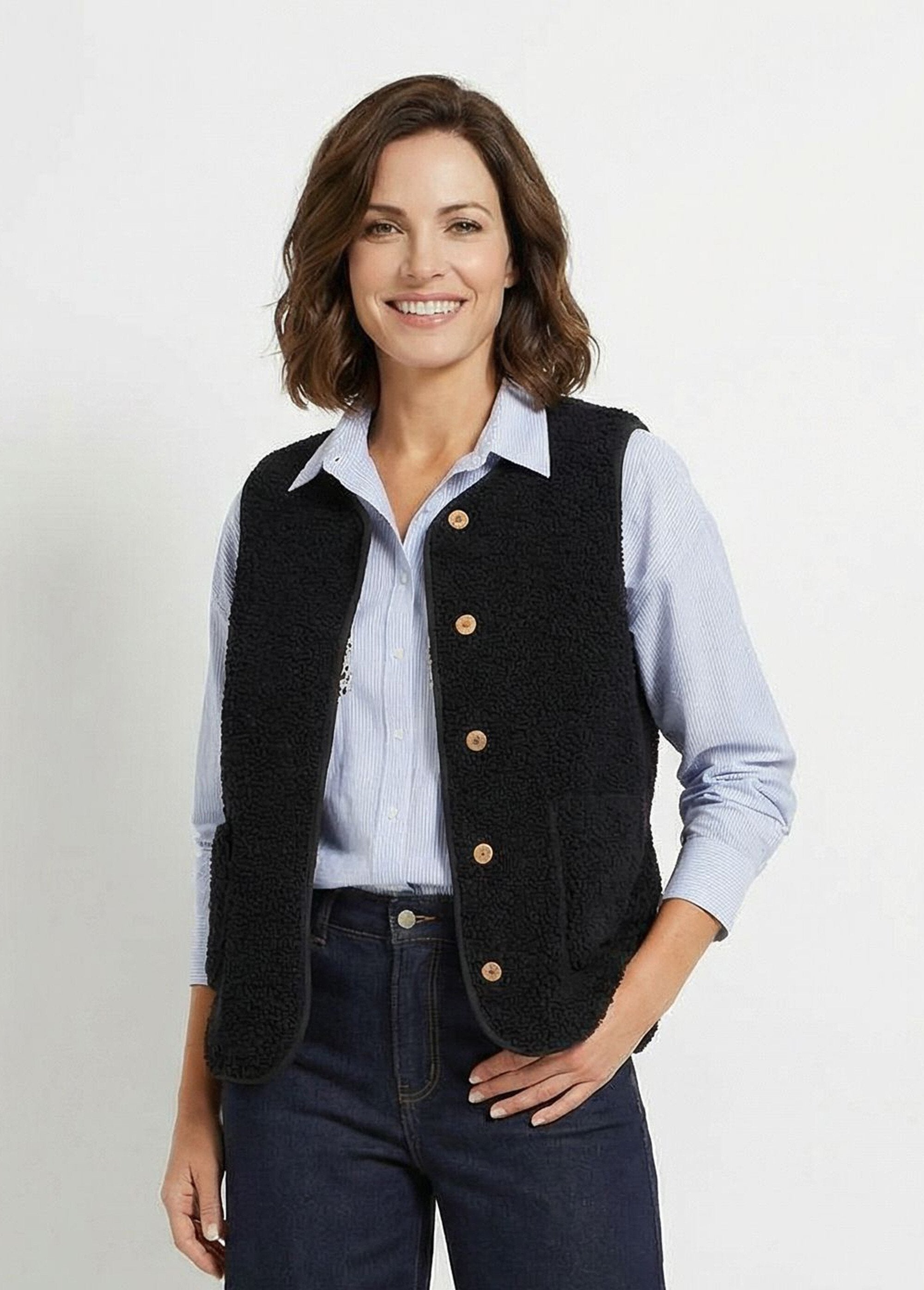 Sleeveless_jacket_in_sherpa_with_velvety_interior_Marine_FA1_slim