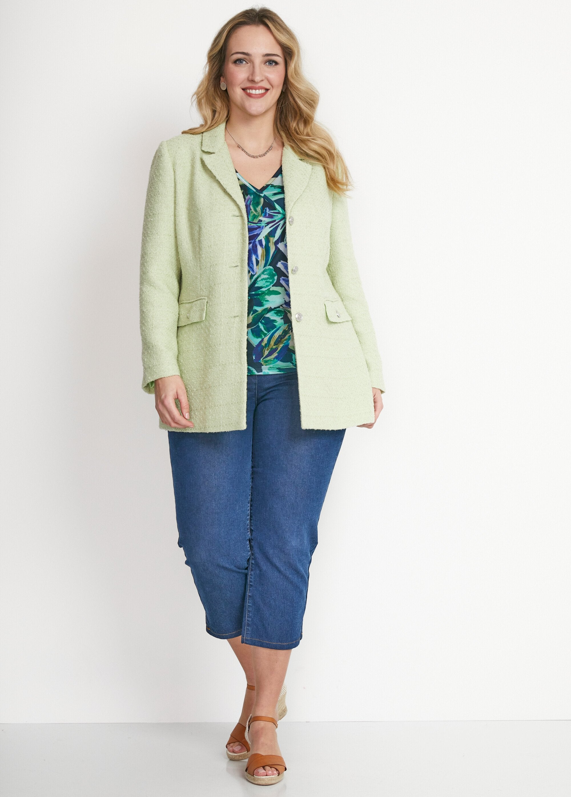 Button-down_straight_jacket_in_woven_fabric_with_tailored_collar_Almond_green_SF1_curvy